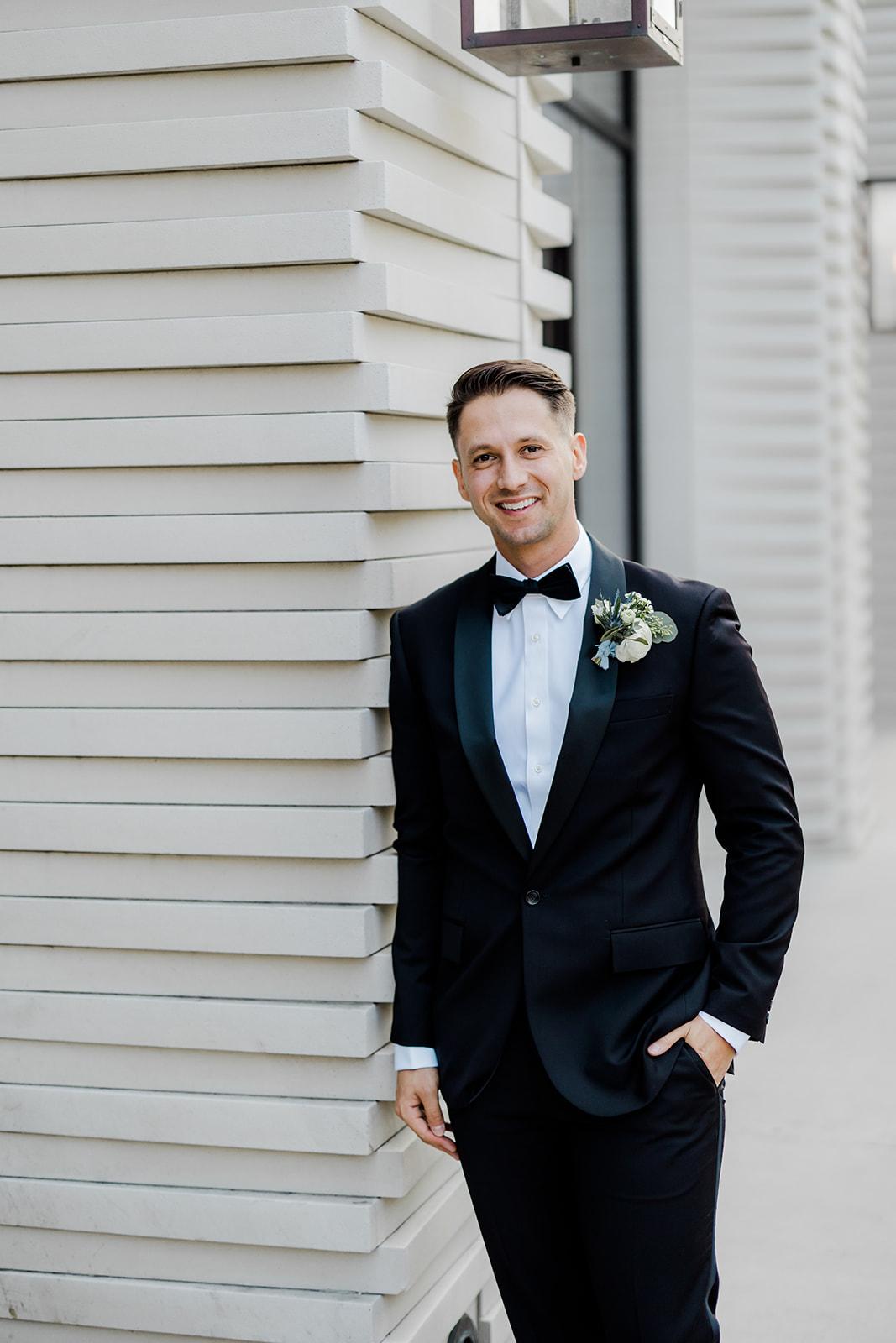 A Modern Fall Wedding at the Ships of the Sea Maritime Museum 7