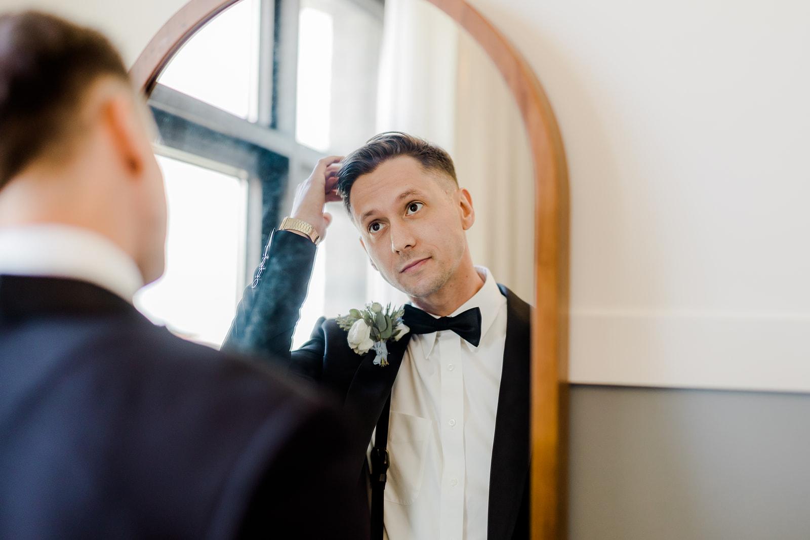 A Modern Fall Wedding at the Ships of the Sea Maritime Museum photo 5