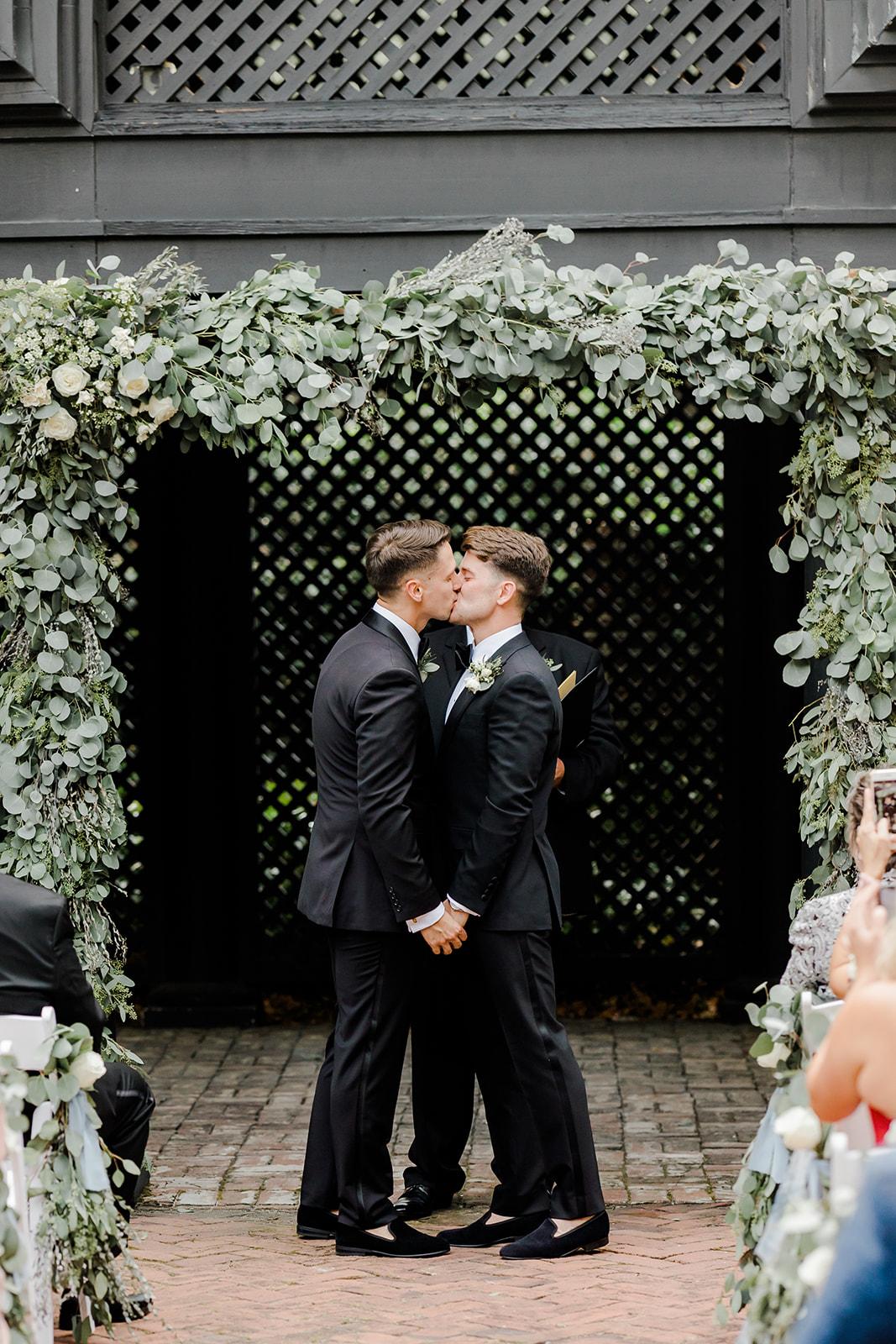 A Modern Fall Wedding at the Ships of the Sea Maritime Museum 27