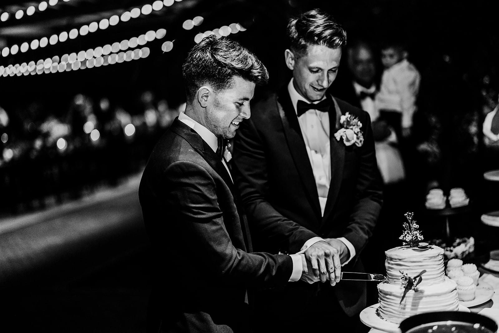 A Modern Fall Wedding at the Ships of the Sea Maritime Museum 9