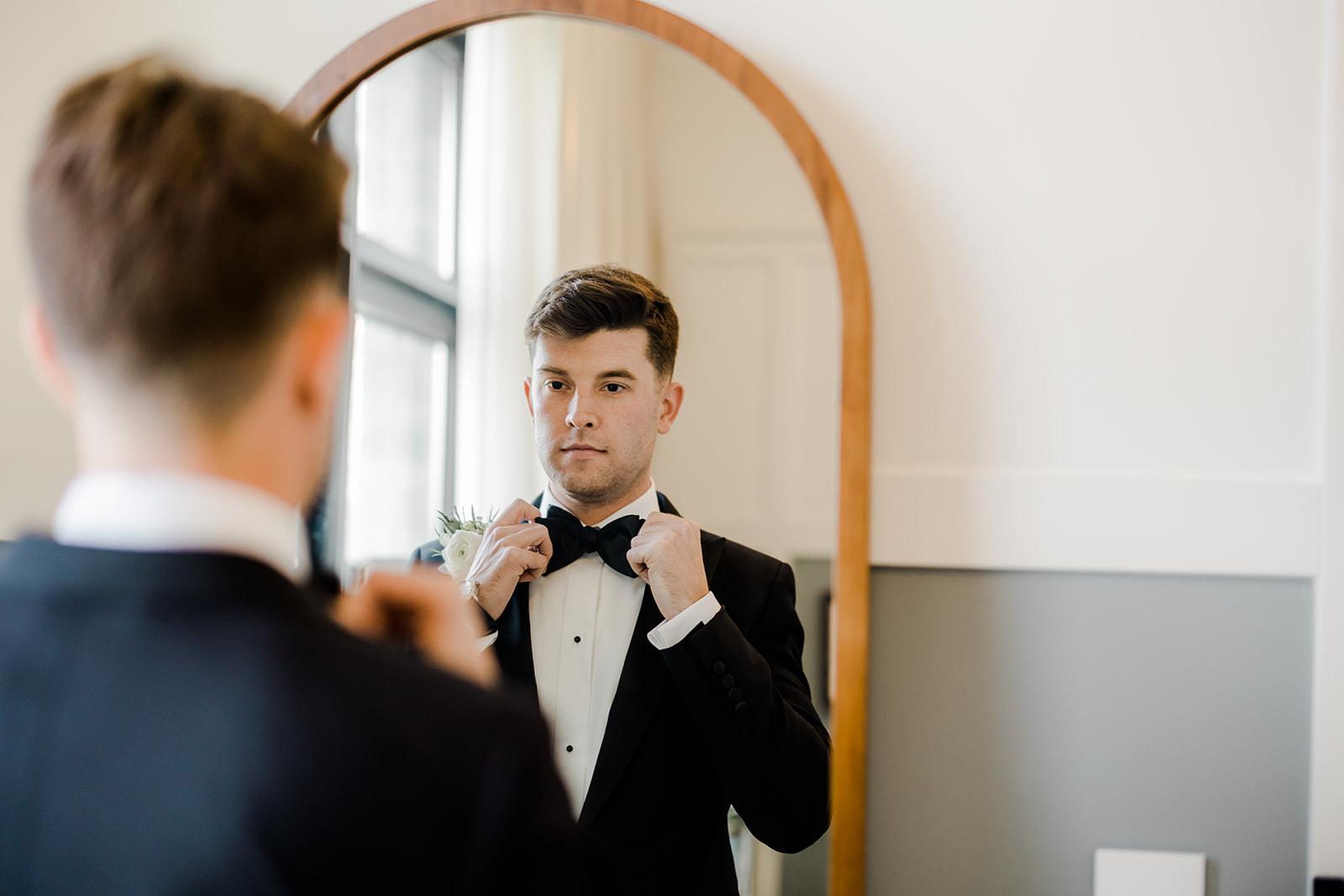 A Modern Fall Wedding at the Ships of the Sea Maritime Museum photo 2