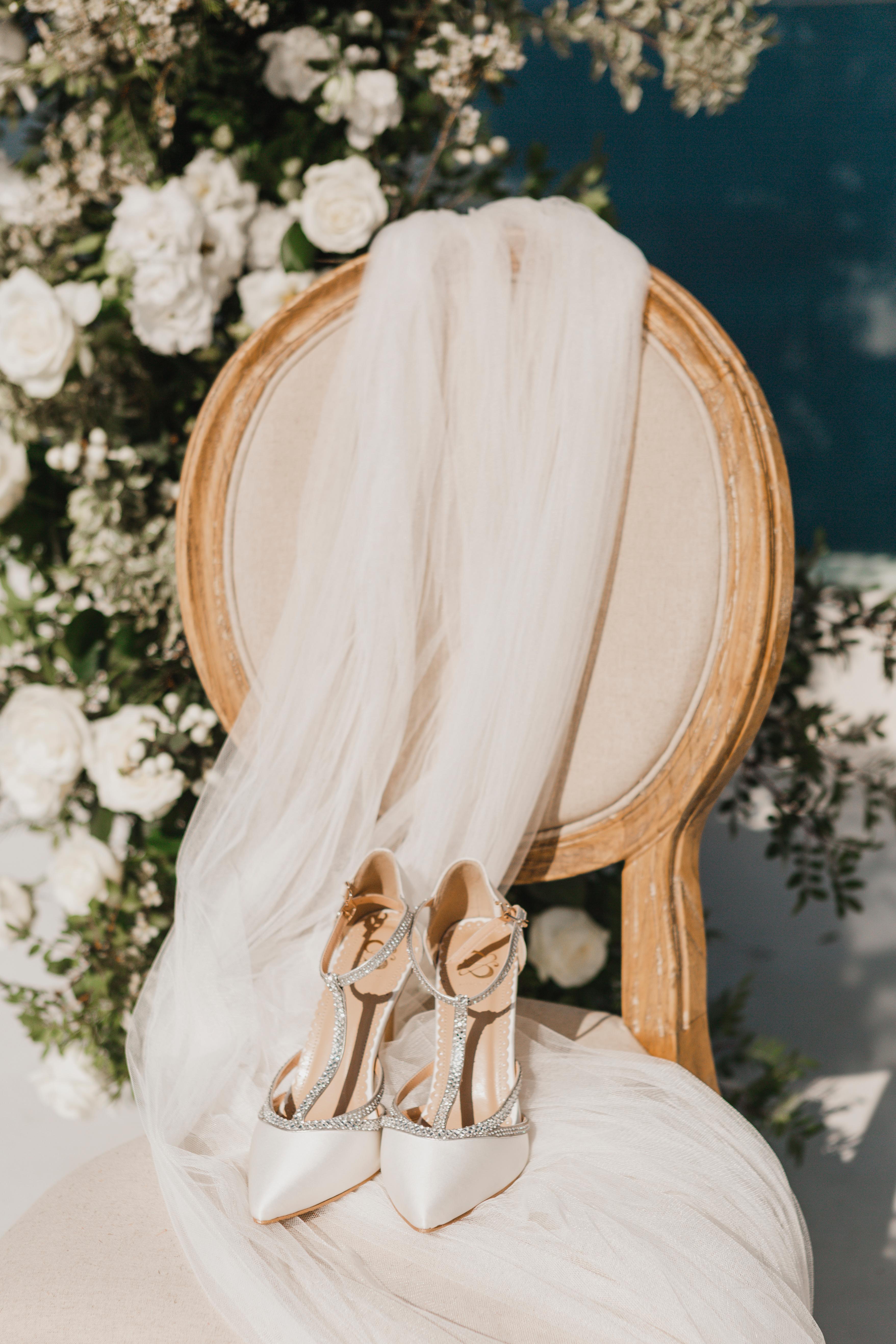A Glamorous Wedding at El Viento Santorini photo 5