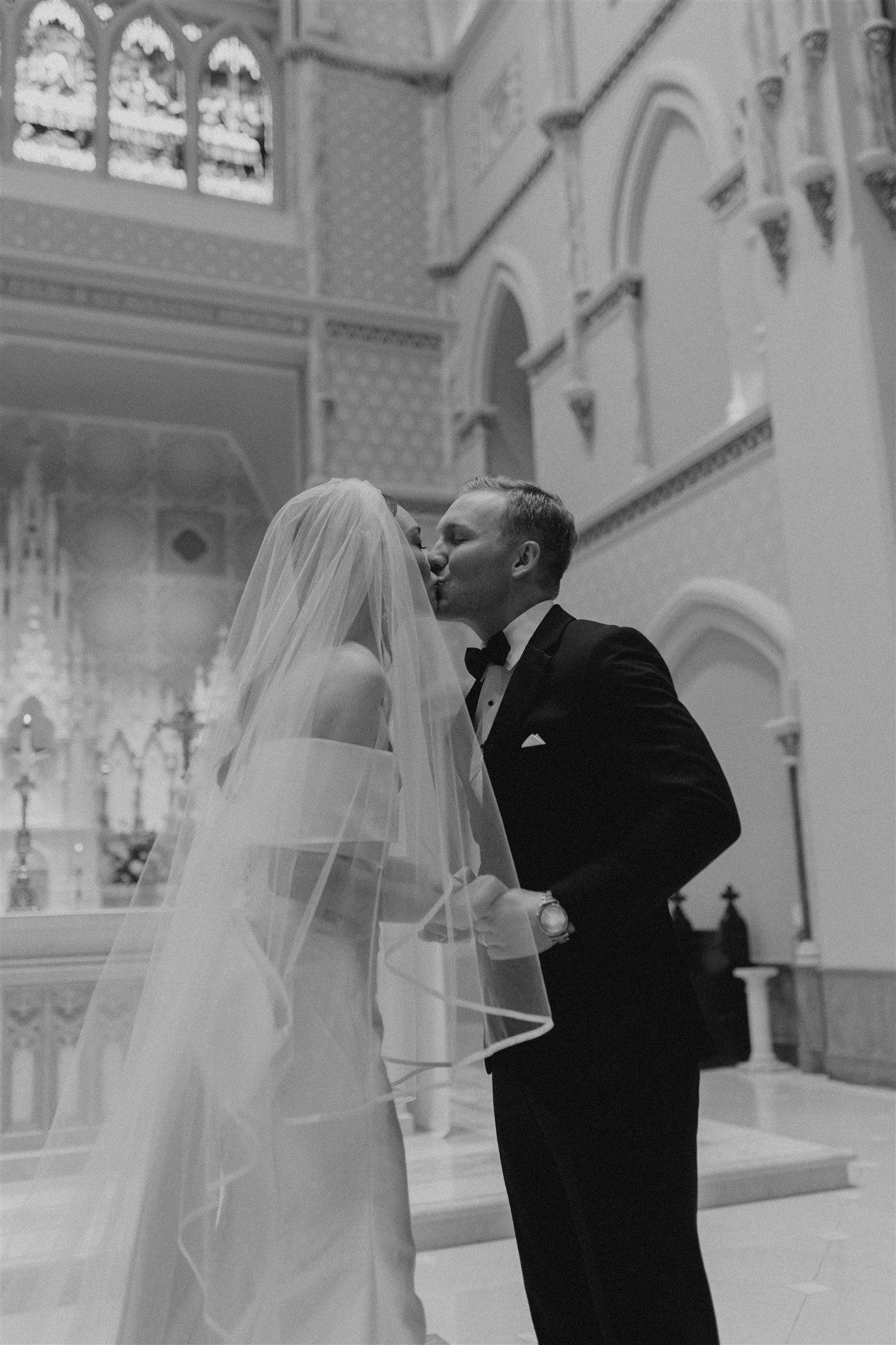 A Romantic Spring Wedding at Hibernian Hall 15