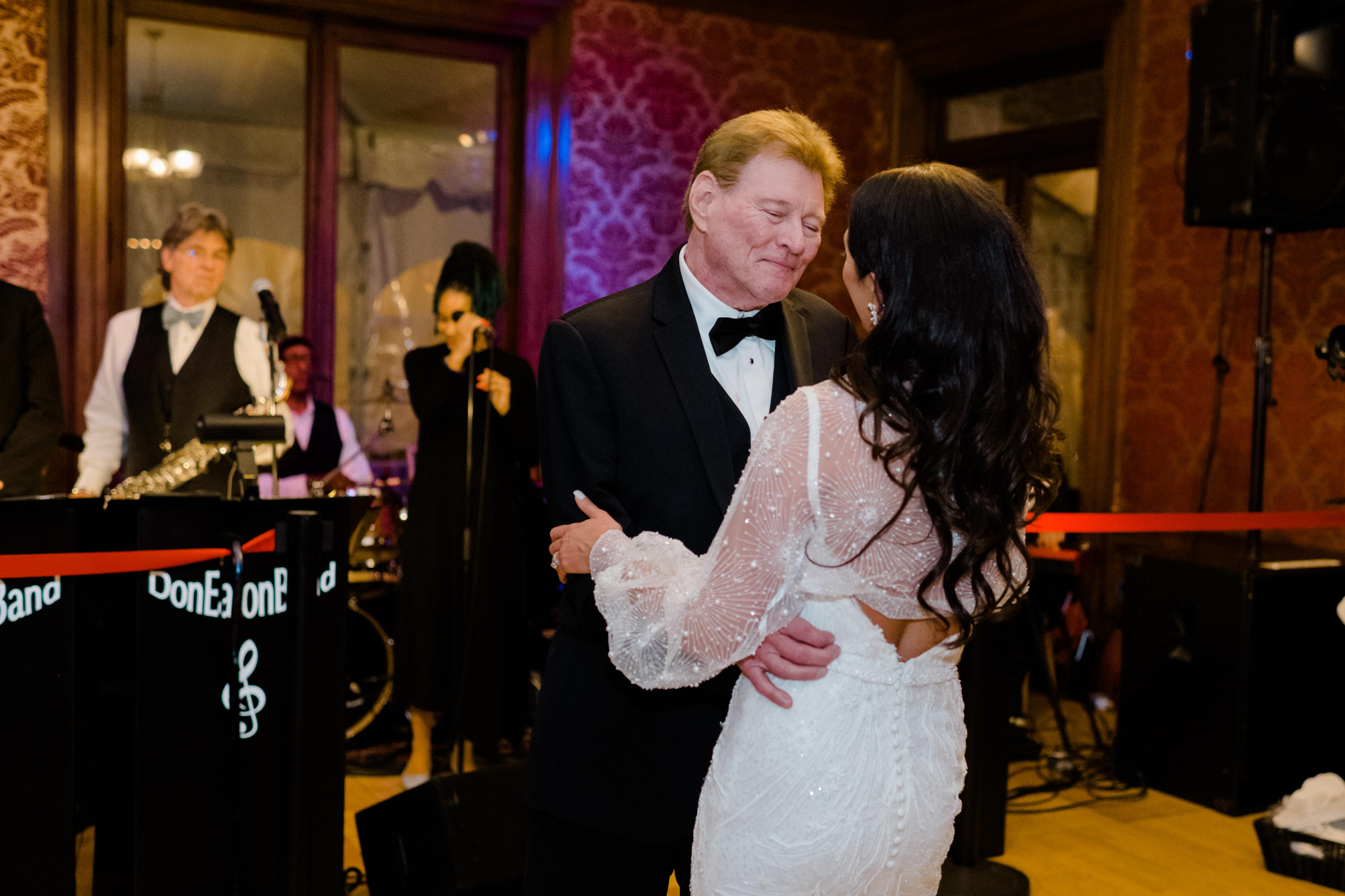 A Modern Spring Wedding at Cairnwood Estate 2