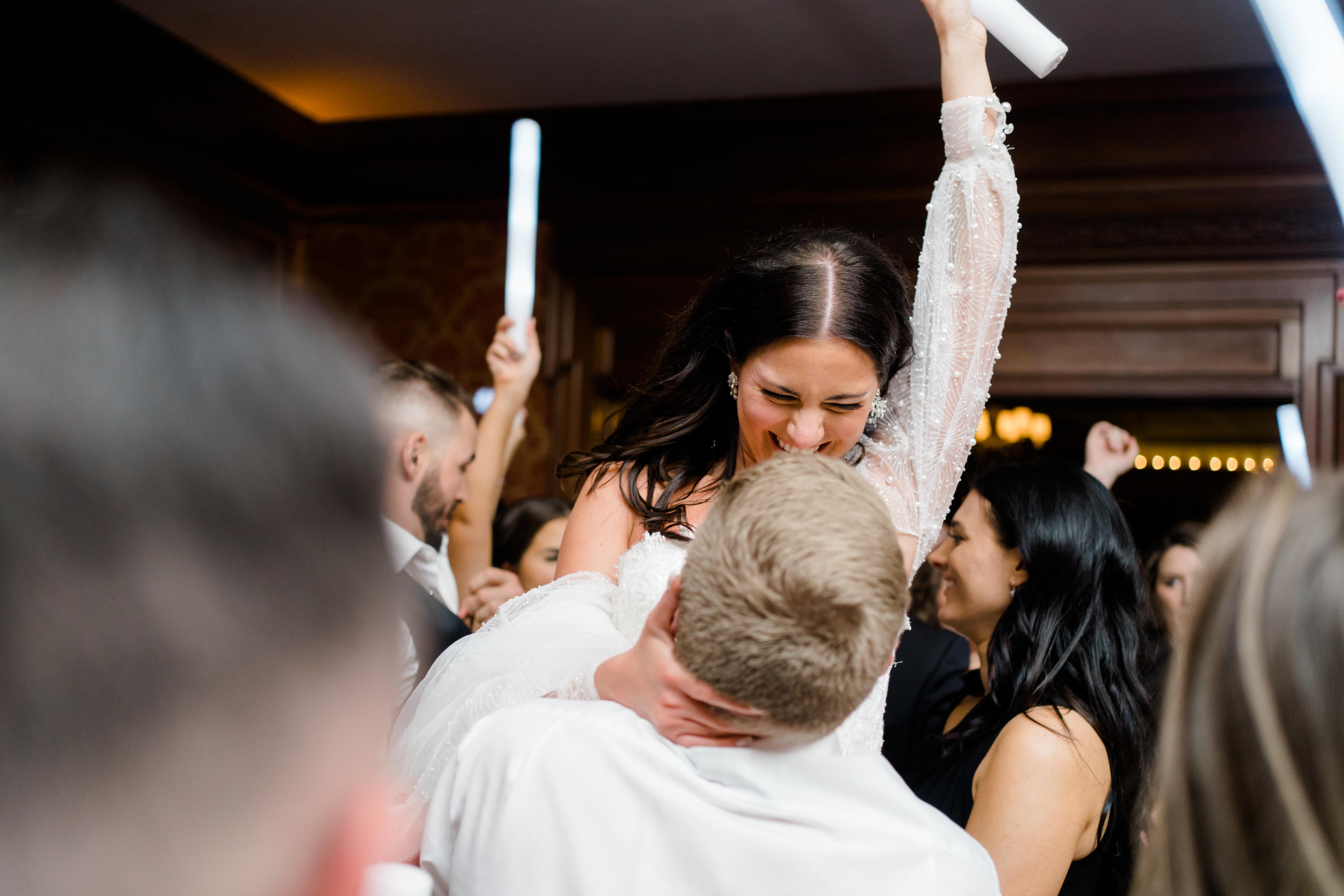 A Glamorous Spring Wedding at the Cairnwood Estate 41