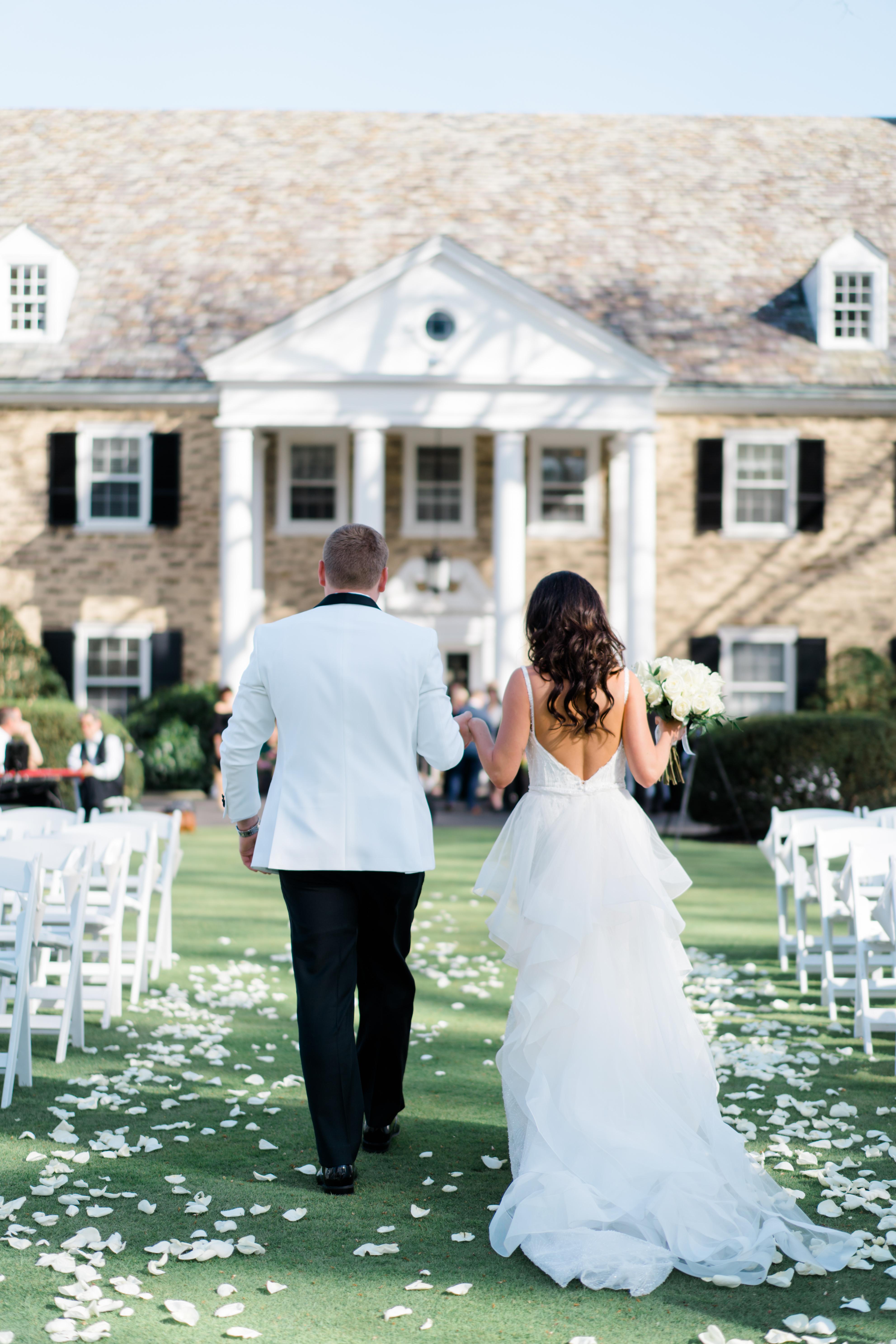 A Glamorous Spring Wedding at the Cairnwood Estate 42