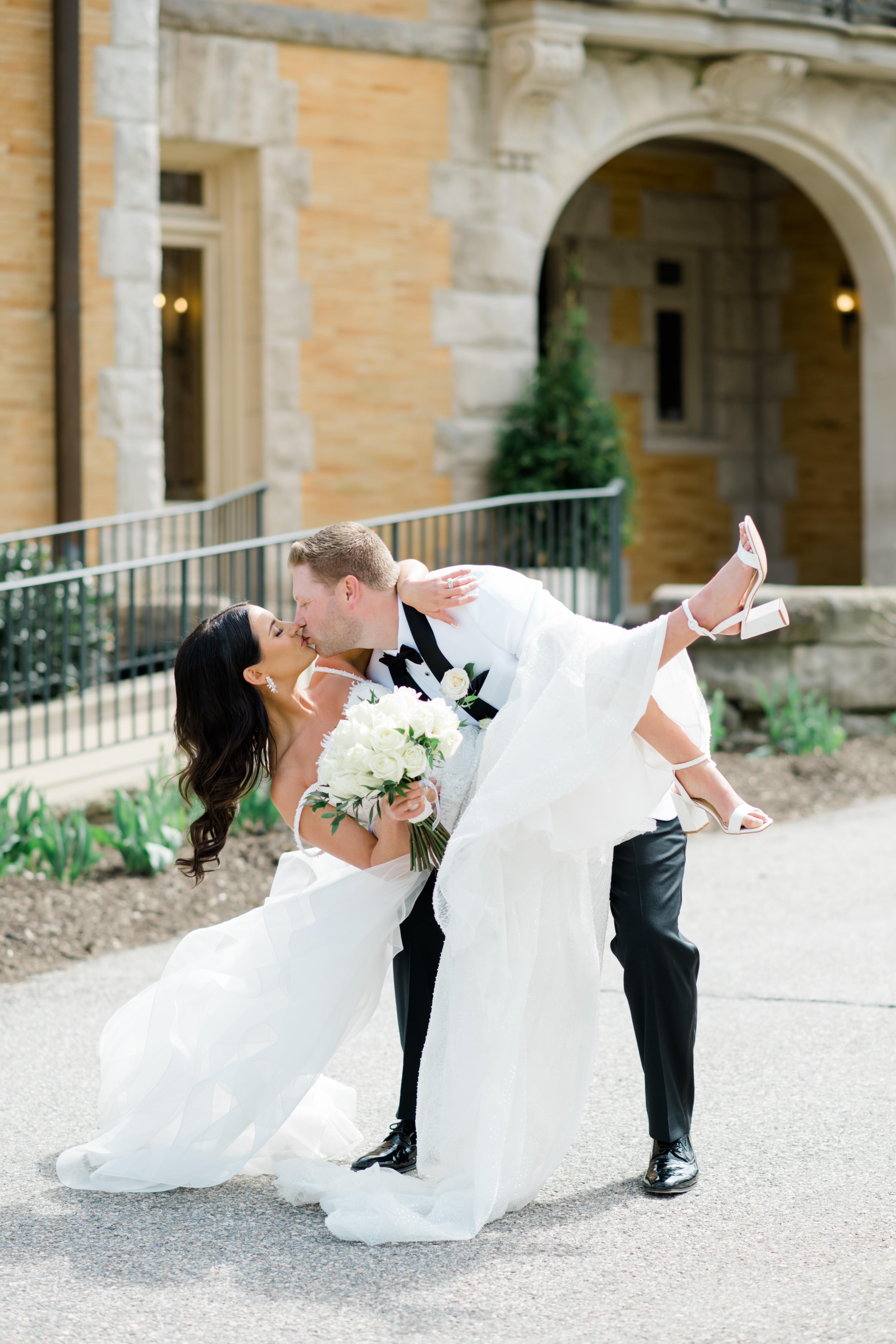 A Glamorous Spring Wedding at the Cairnwood Estate 36