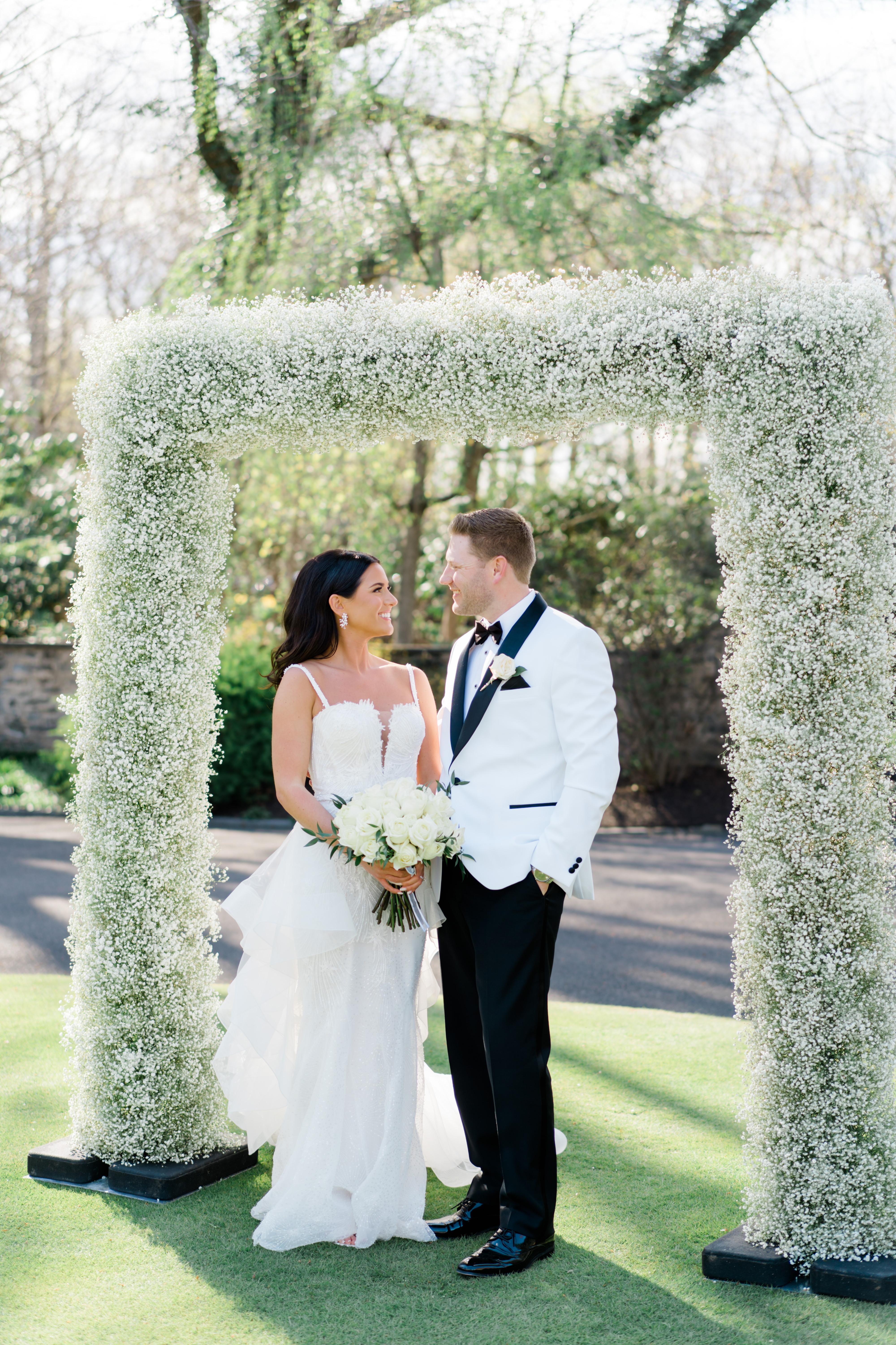 A Glamorous Spring Wedding at the Cairnwood Estate 60