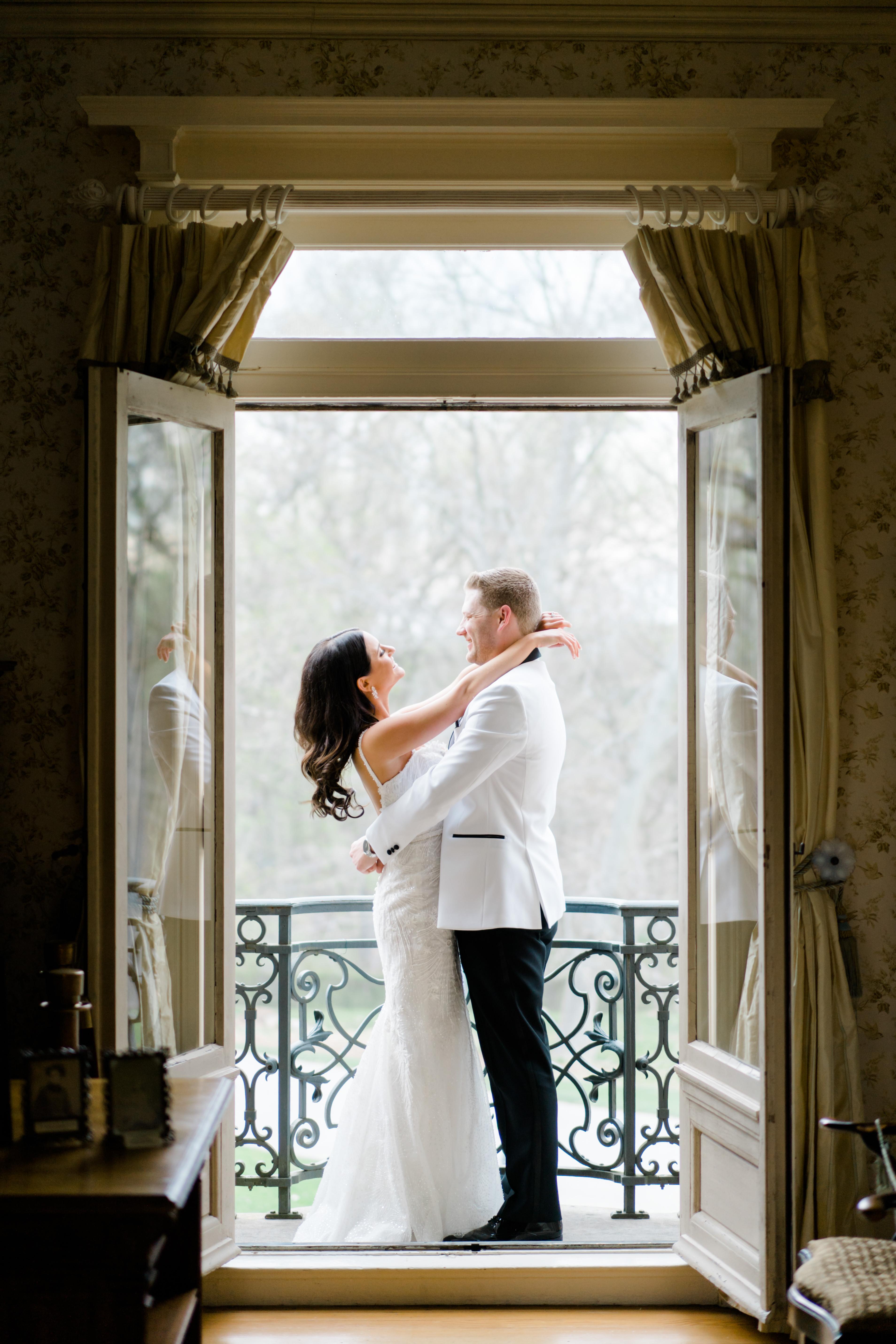 A Glamorous Spring Wedding at the Cairnwood Estate 18