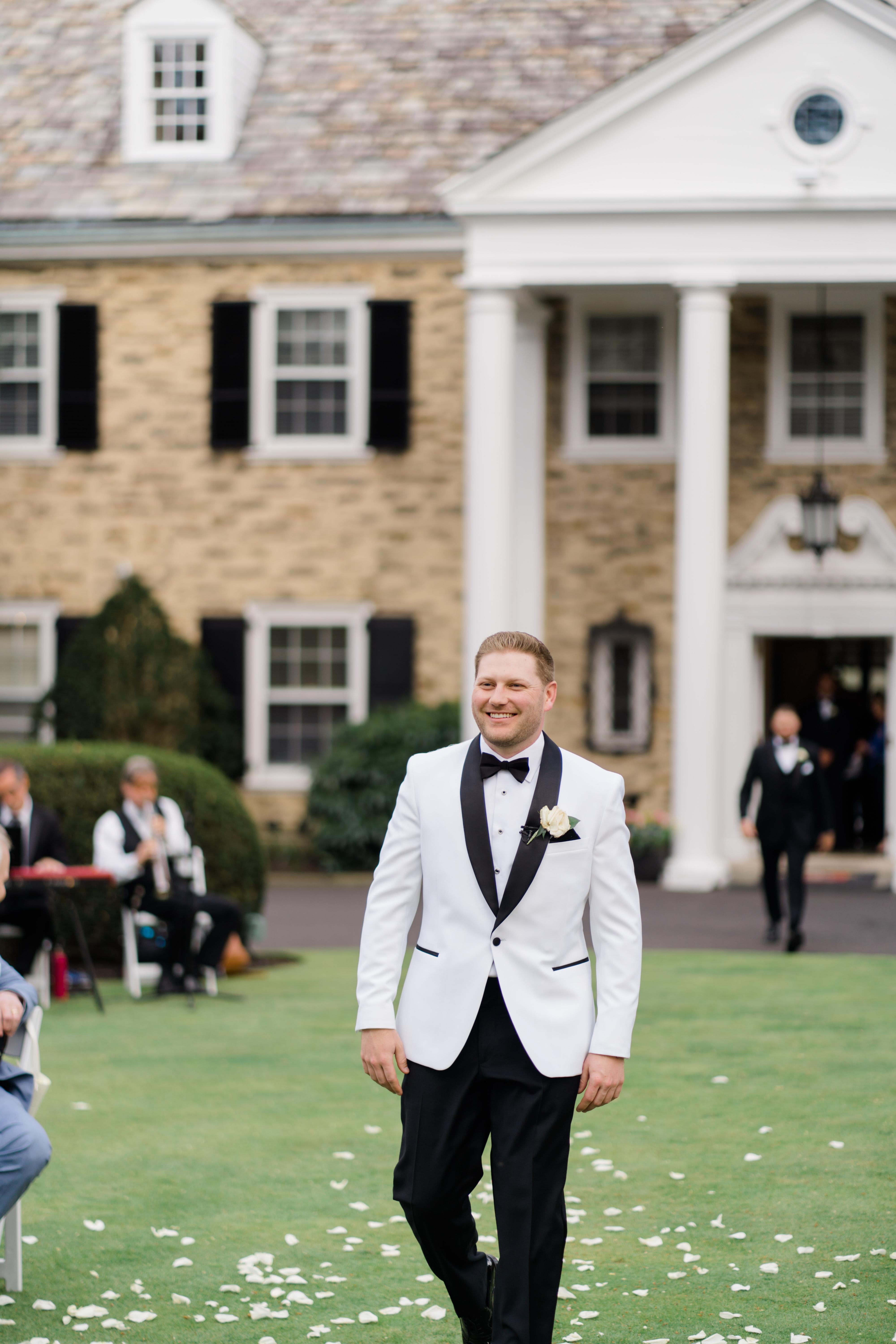 A Glamorous Spring Wedding at the Cairnwood Estate 27