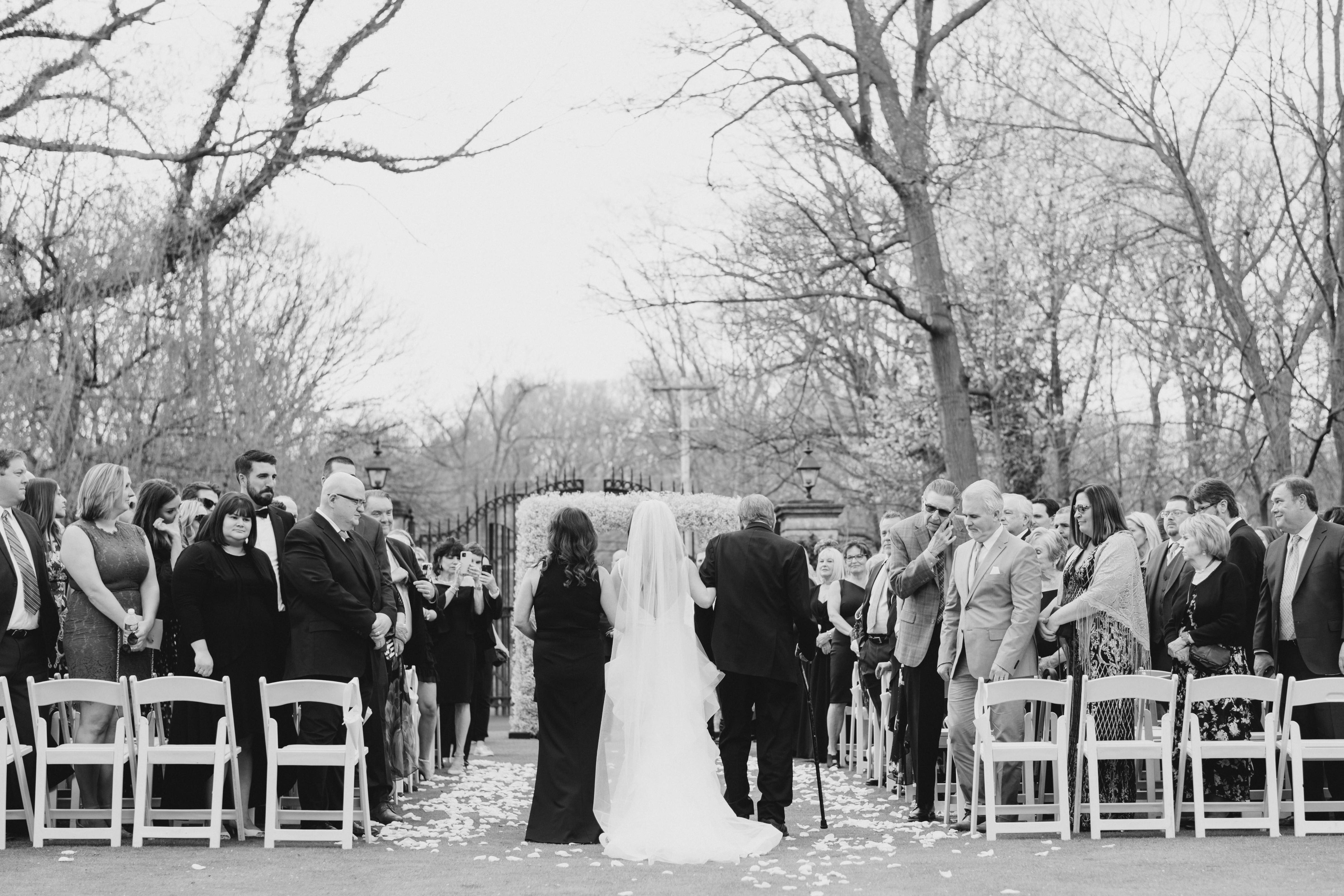 A Glamorous Spring Wedding at the Cairnwood Estate 5