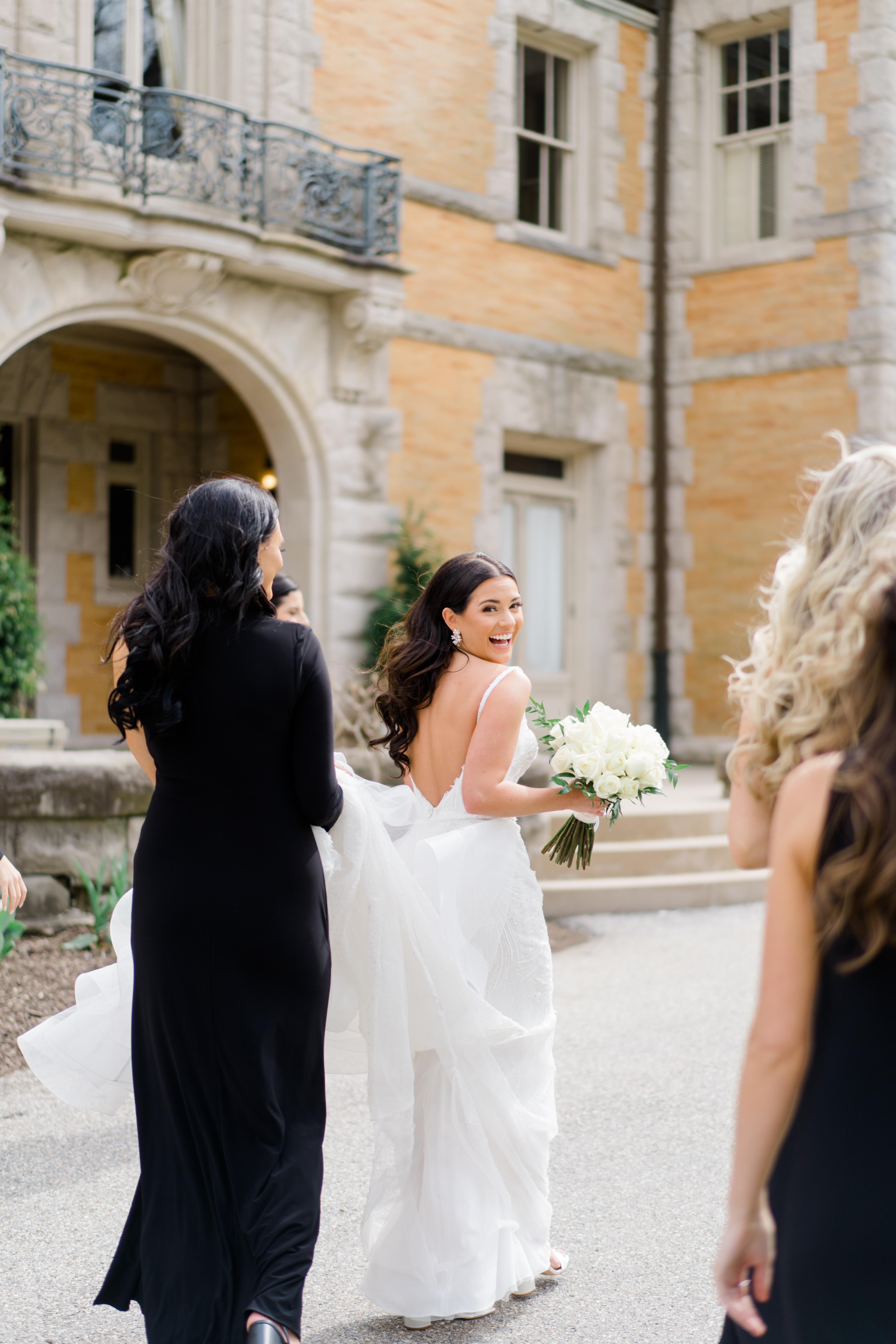 A Glamorous Spring Wedding at the Cairnwood Estate 16