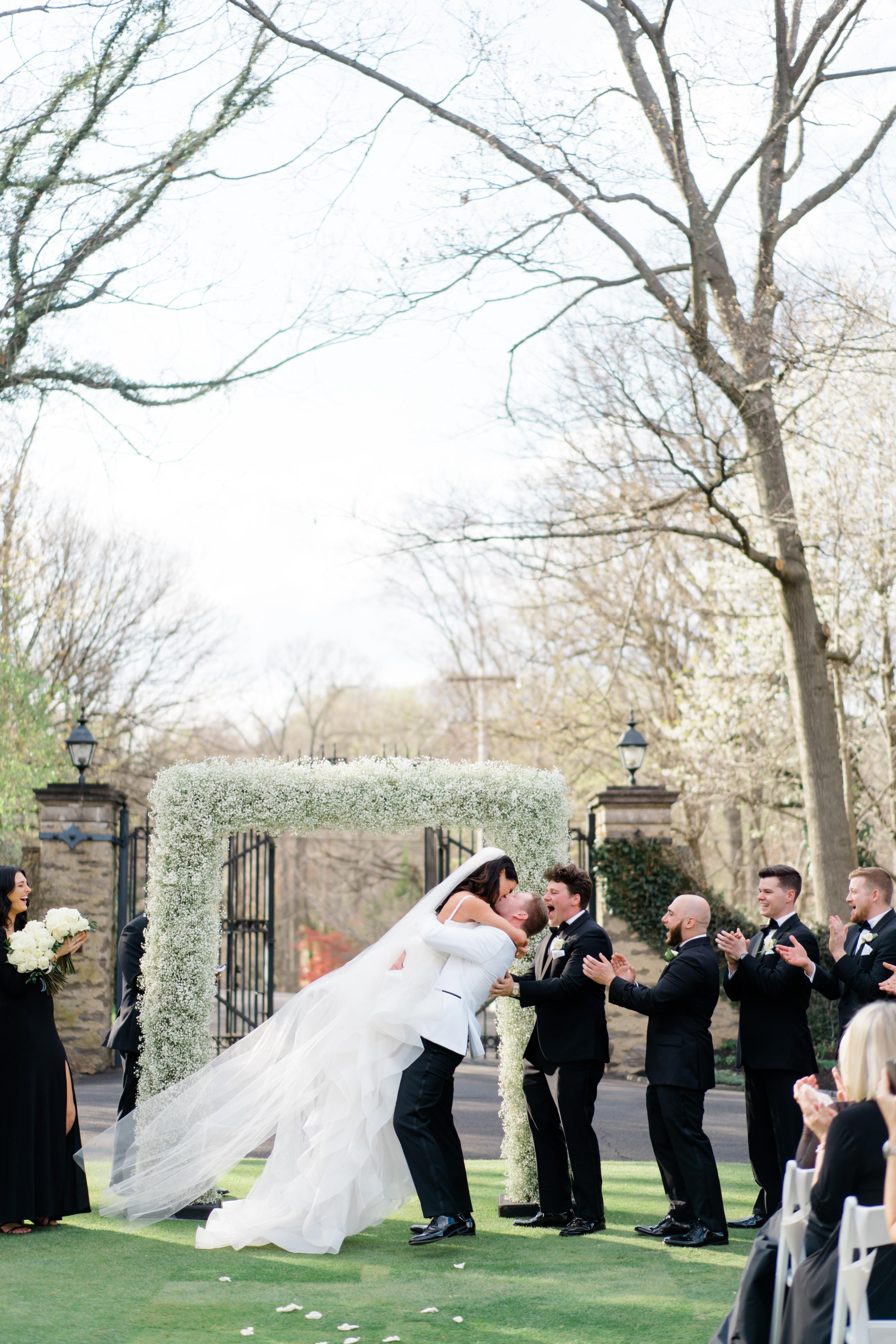 A Glamorous Spring Wedding at the Cairnwood Estate 63