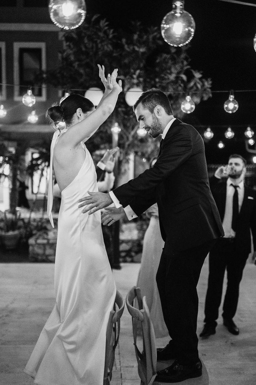A Romantic Fall Wedding at Wine Art Estate 9