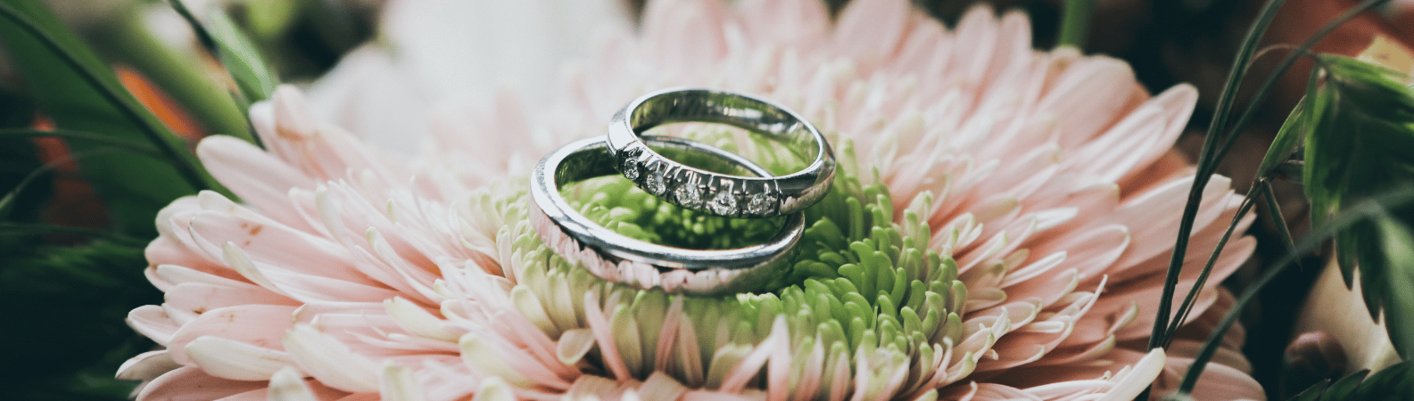 Here's Why It's Okay To Skip the Engagement Ring