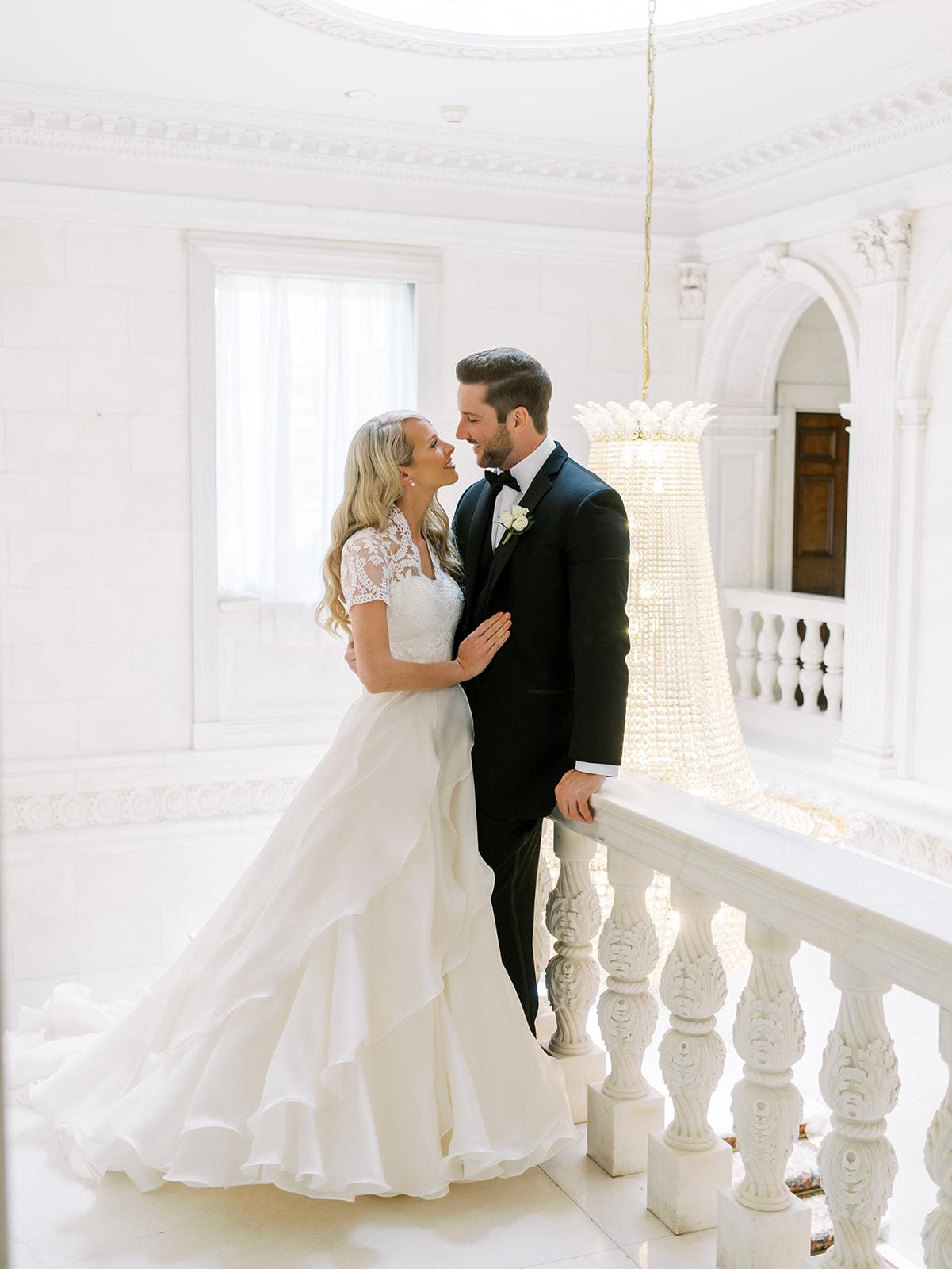 A Glamorous Summer Wedding at NYIT de Seversky Mansion 7