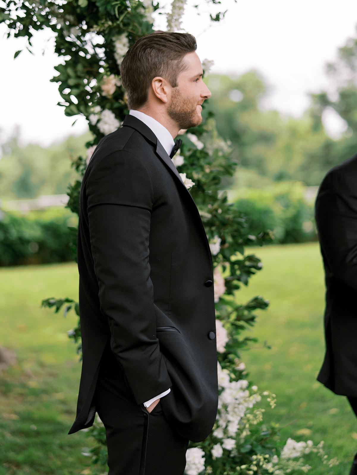 A Glamorous Summer Wedding at NYIT de Seversky Mansion 10
