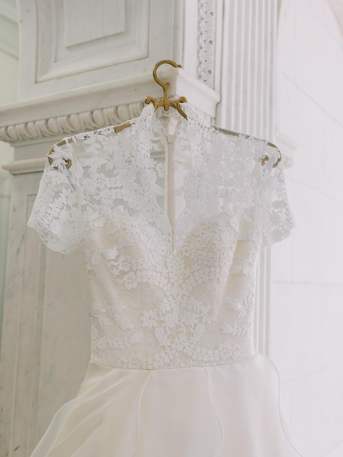 A Glamorous Summer Wedding at NYIT de Seversky Mansion 14