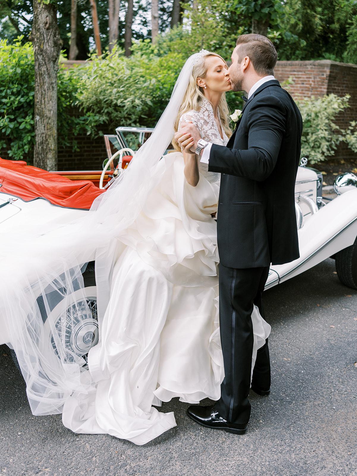 A Glamorous Summer Wedding at NYIT de Seversky Mansion 59