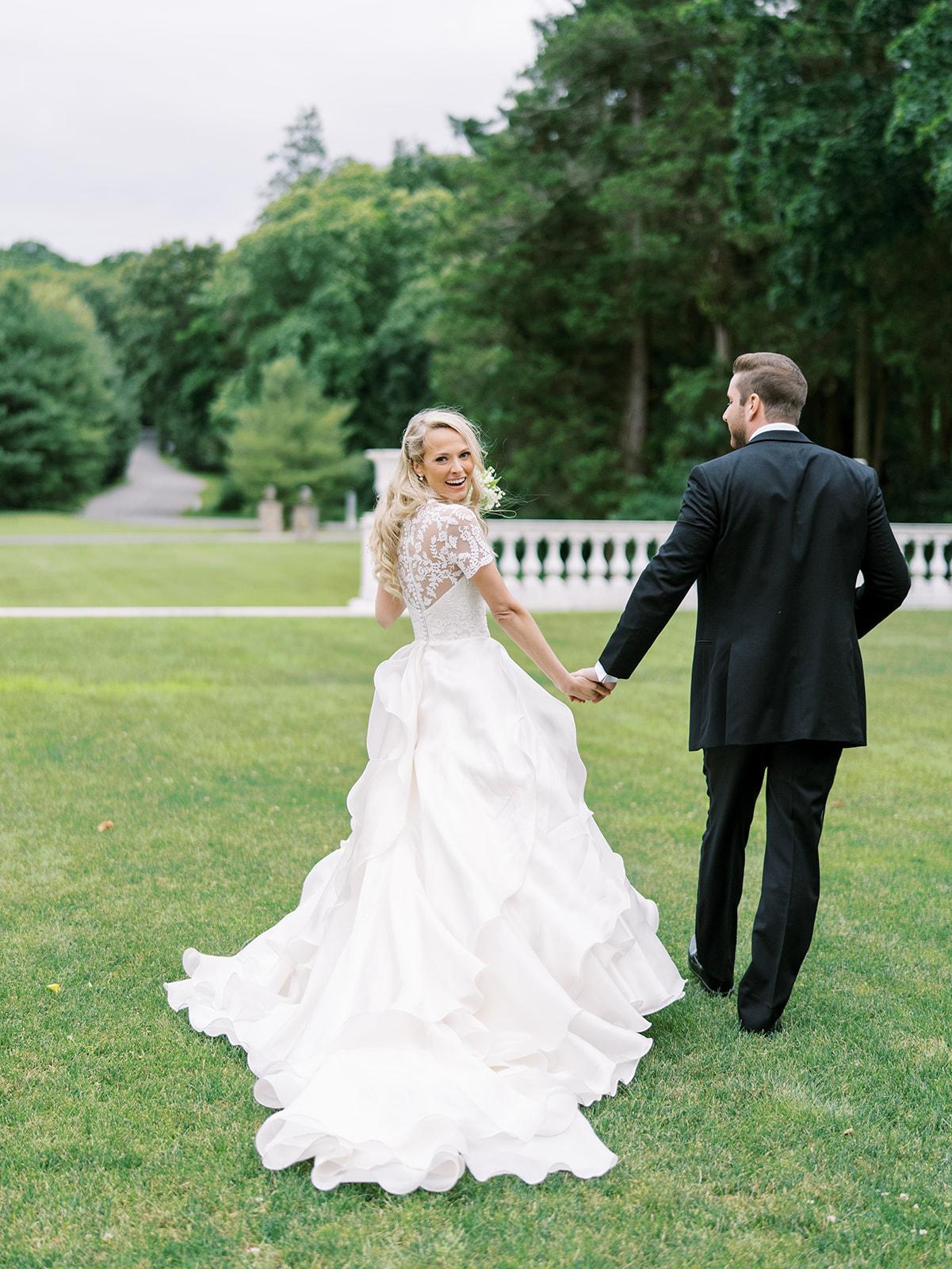 A Glamorous Summer Wedding at NYIT de Seversky Mansion 56