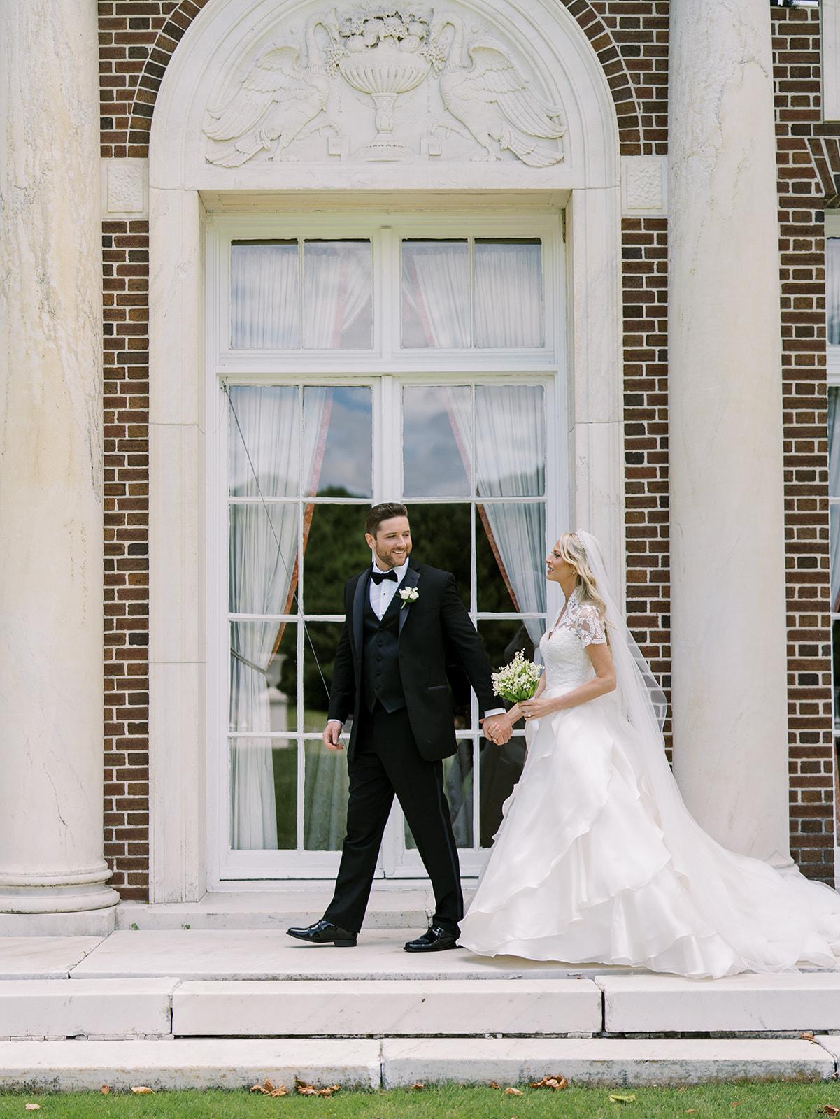 A Glamorous Summer Wedding at NYIT de Seversky Mansion 38