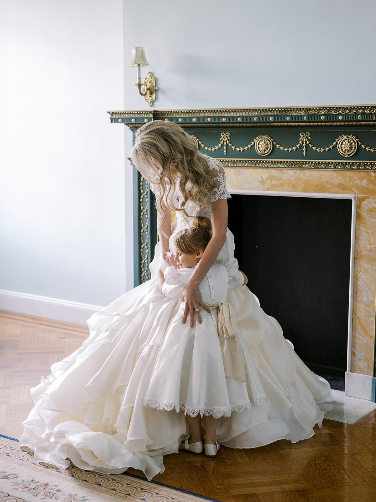 A Glamorous Summer Wedding at NYIT de Seversky Mansion 17