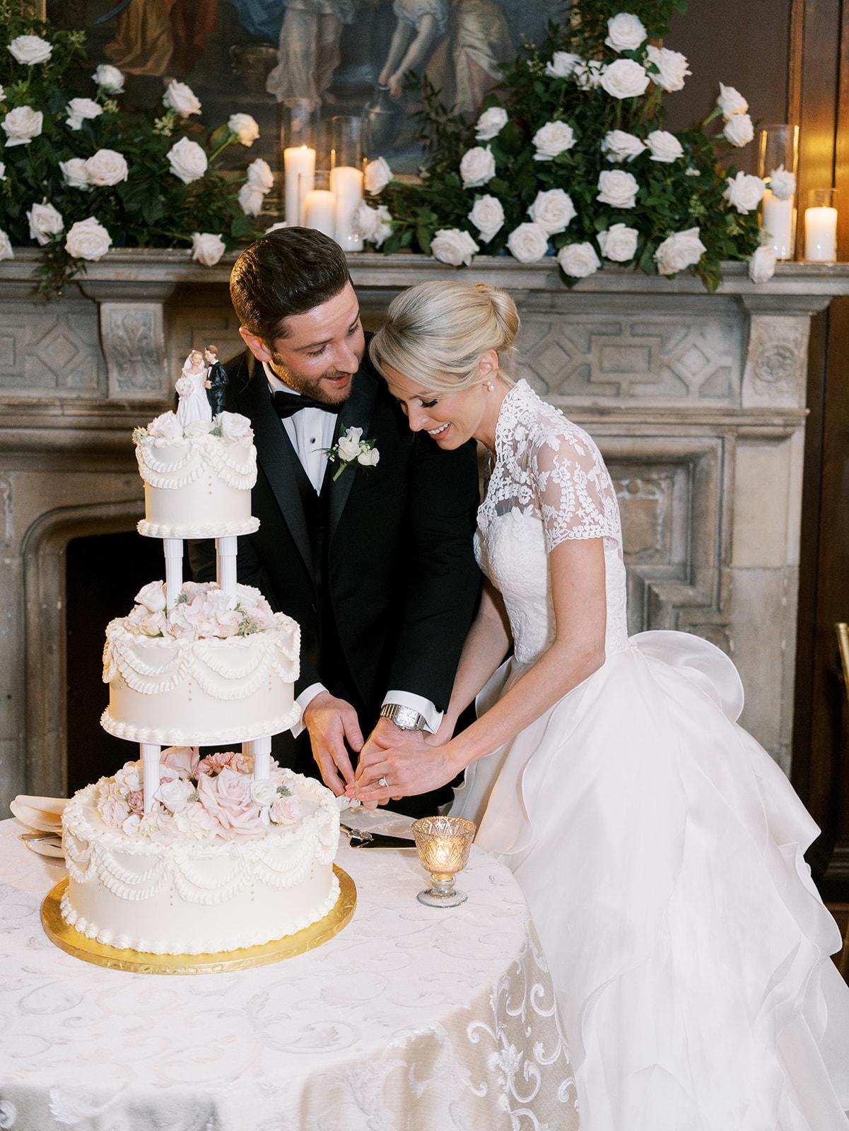 A Glamorous Summer Wedding at NYIT de Seversky Mansion 43