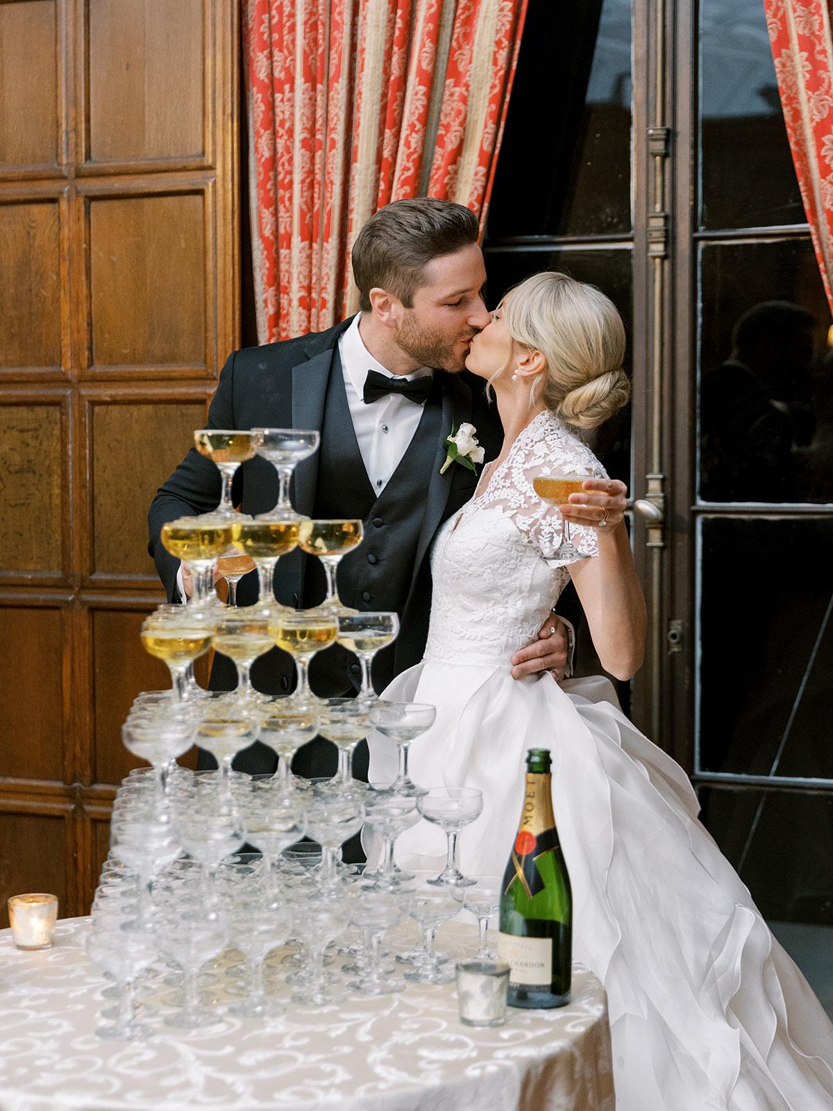 A Glamorous Summer Wedding at NYIT de Seversky Mansion 49