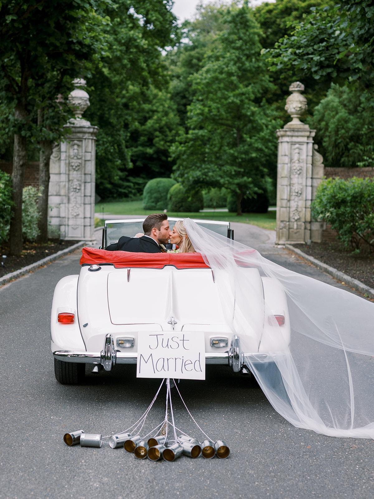 A Glamorous Summer Wedding at NYIT de Seversky Mansion 63