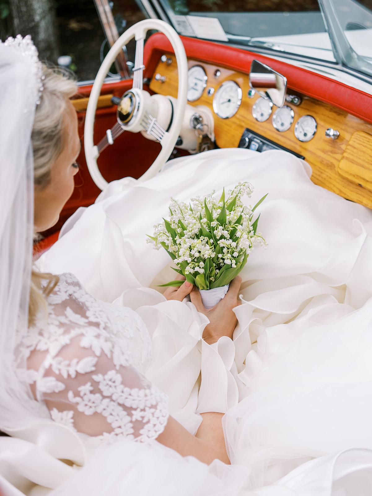 A Glamorous Summer Wedding at NYIT de Seversky Mansion 16