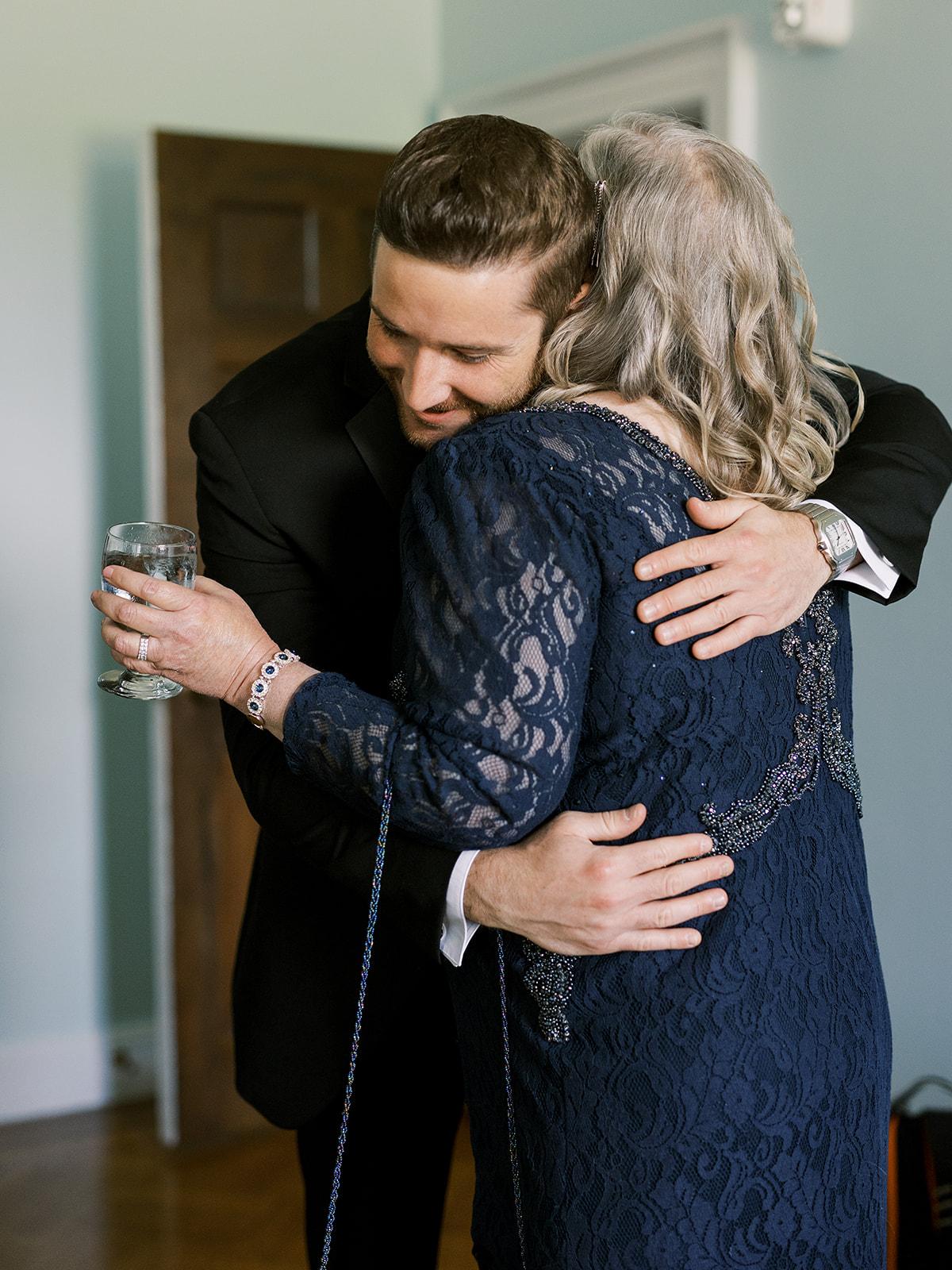 A Classic Summer Wedding at NYIT de Seversky Mansion photo 2