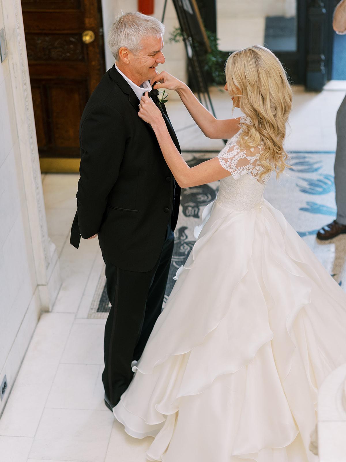 A Glamorous Summer Wedding at NYIT de Seversky Mansion 13