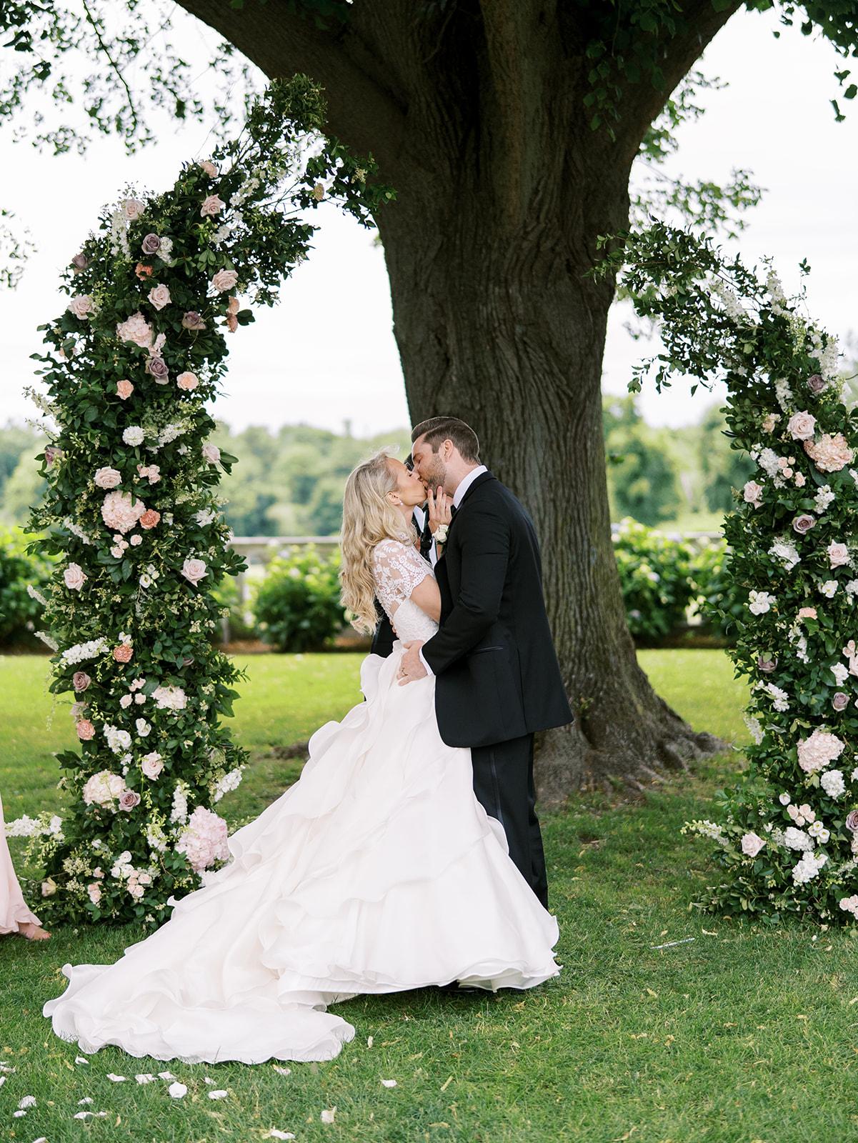 A Glamorous Summer Wedding at NYIT de Seversky Mansion 66