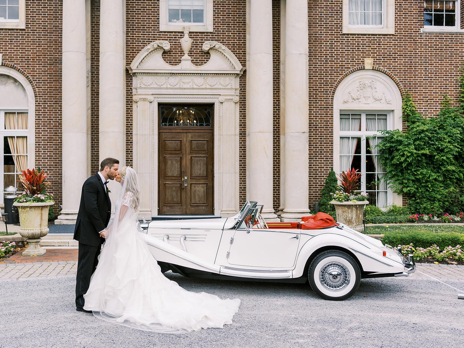 A Glamorous Summer Wedding at NYIT de Seversky Mansion 70