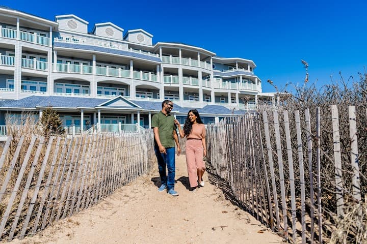 Madison Beach Hotel, Curio Collection by Hilton portfolio 5