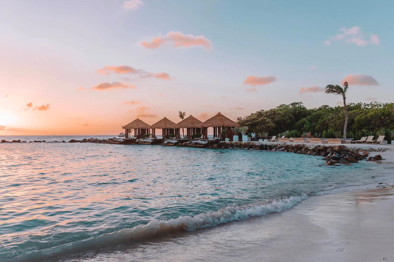 A Glamorous Summer Wedding at Renaissance Island 18