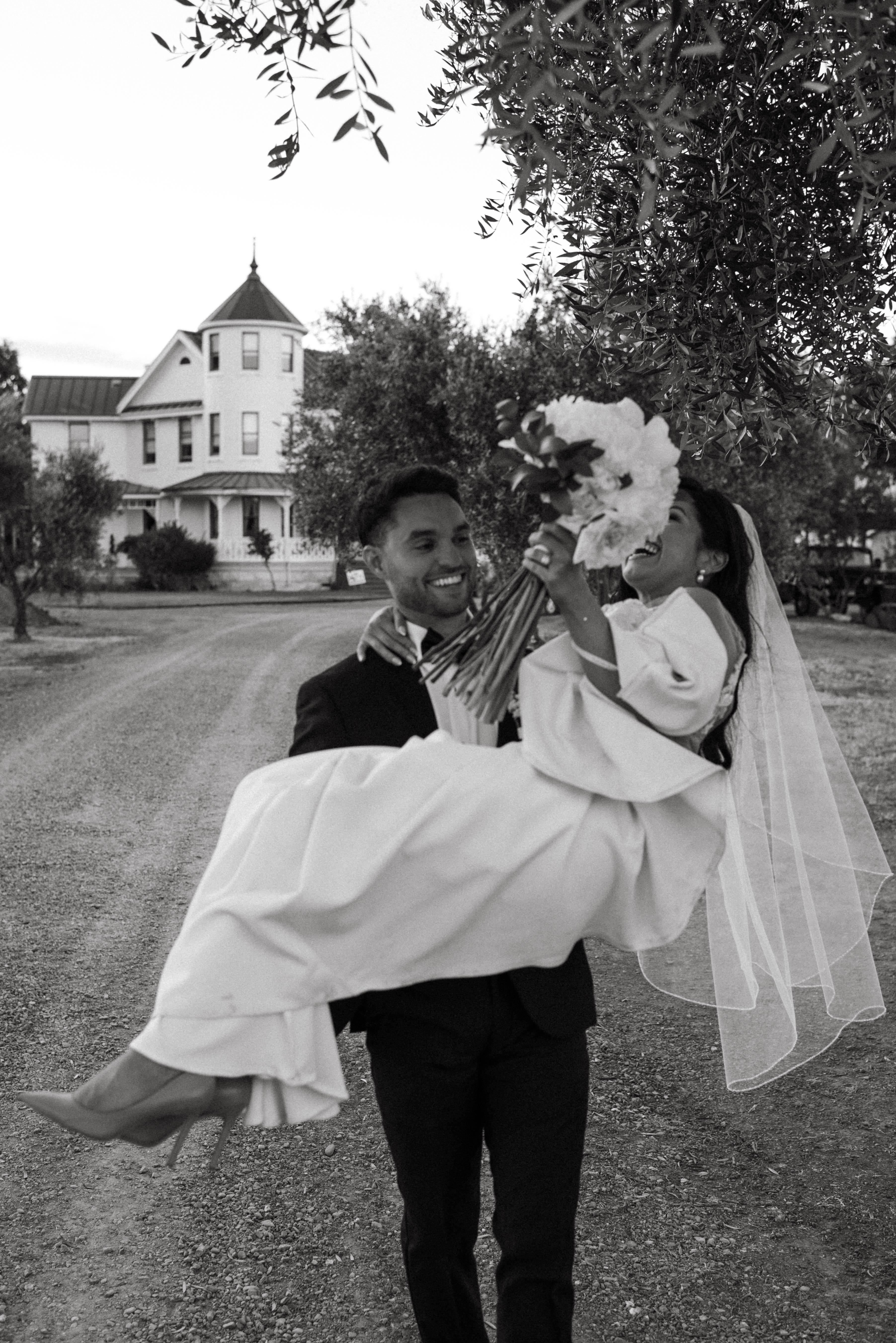 A Romantic Summer Wedding at St. Jorge Winery photo 2