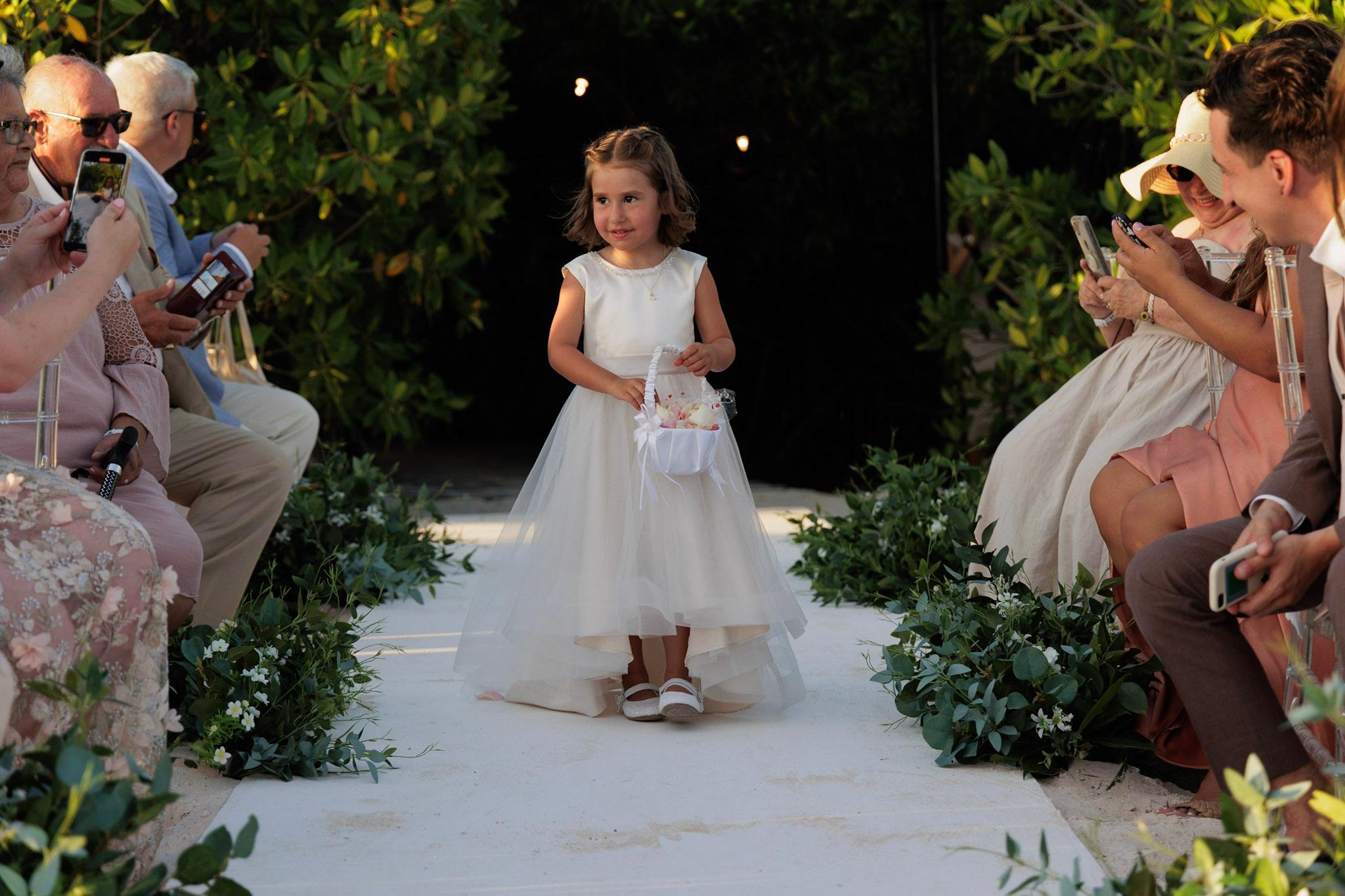 A Glamorous Summer Wedding at Renaissance Island 9