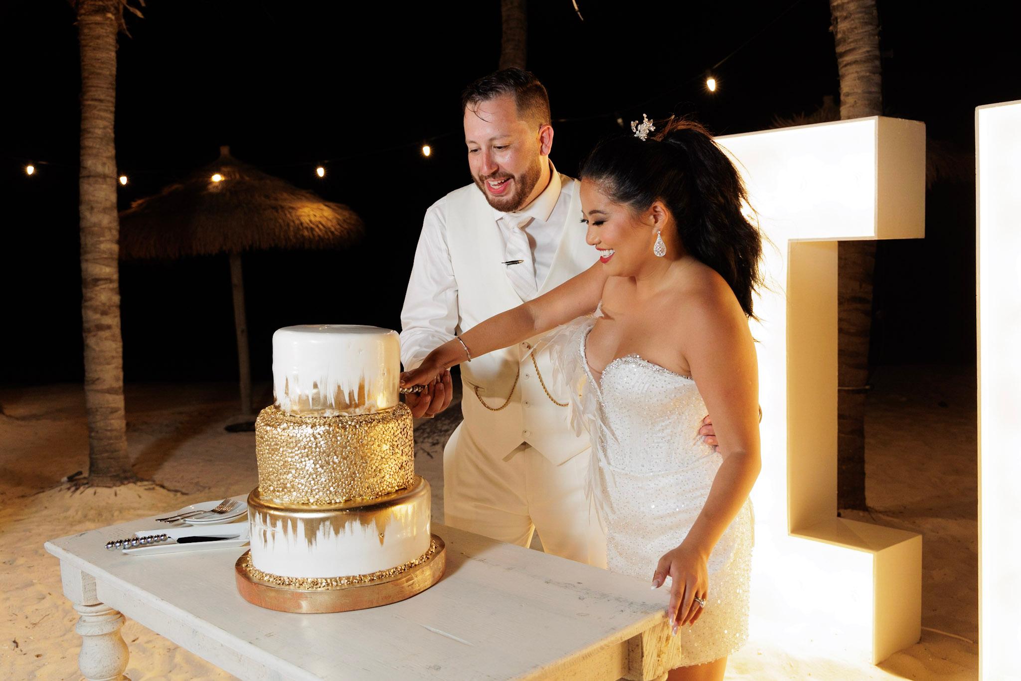 A Glamorous Summer Wedding at Renaissance Island 5