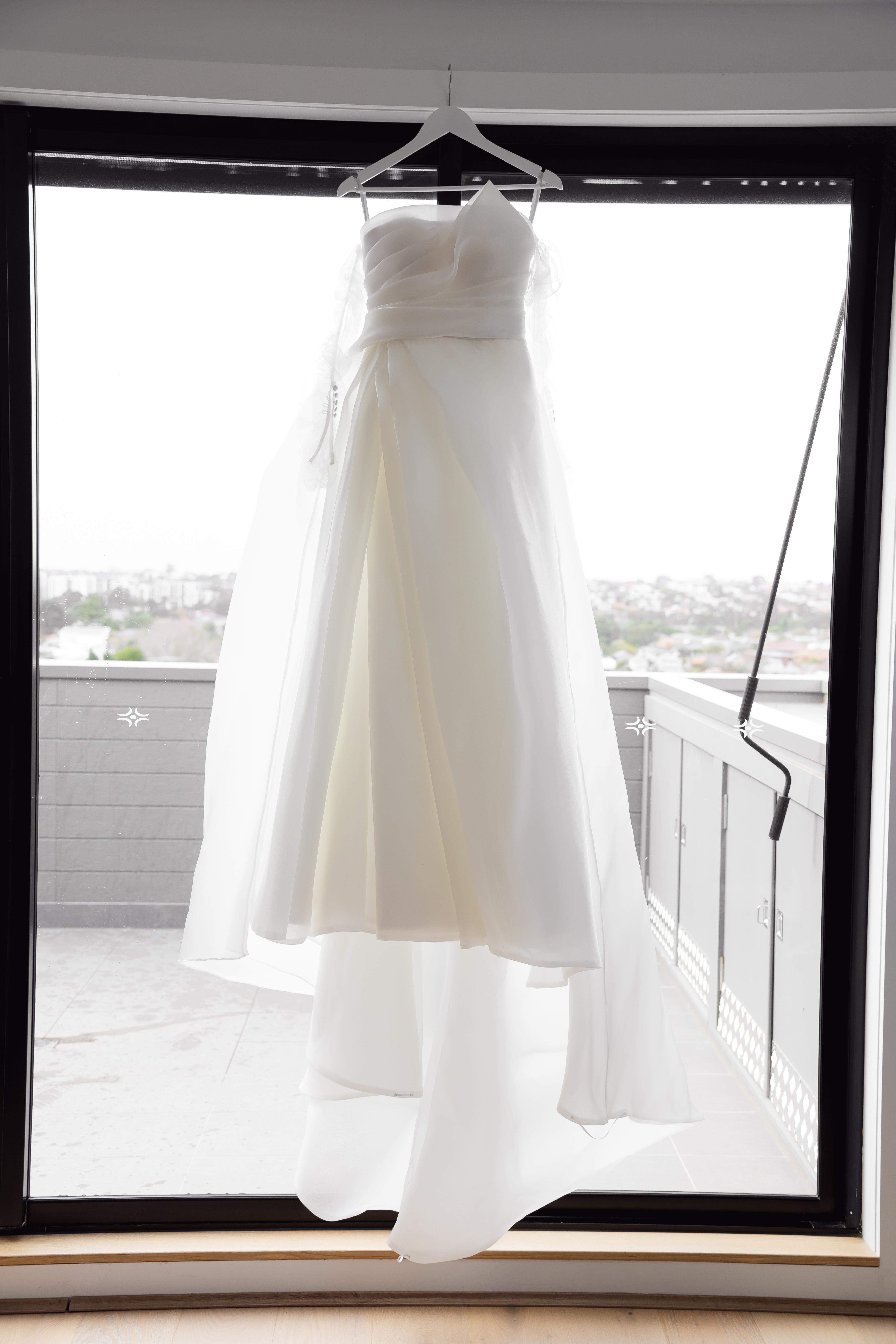 A Glamorous Summer Wedding at Bramleigh Estate 13