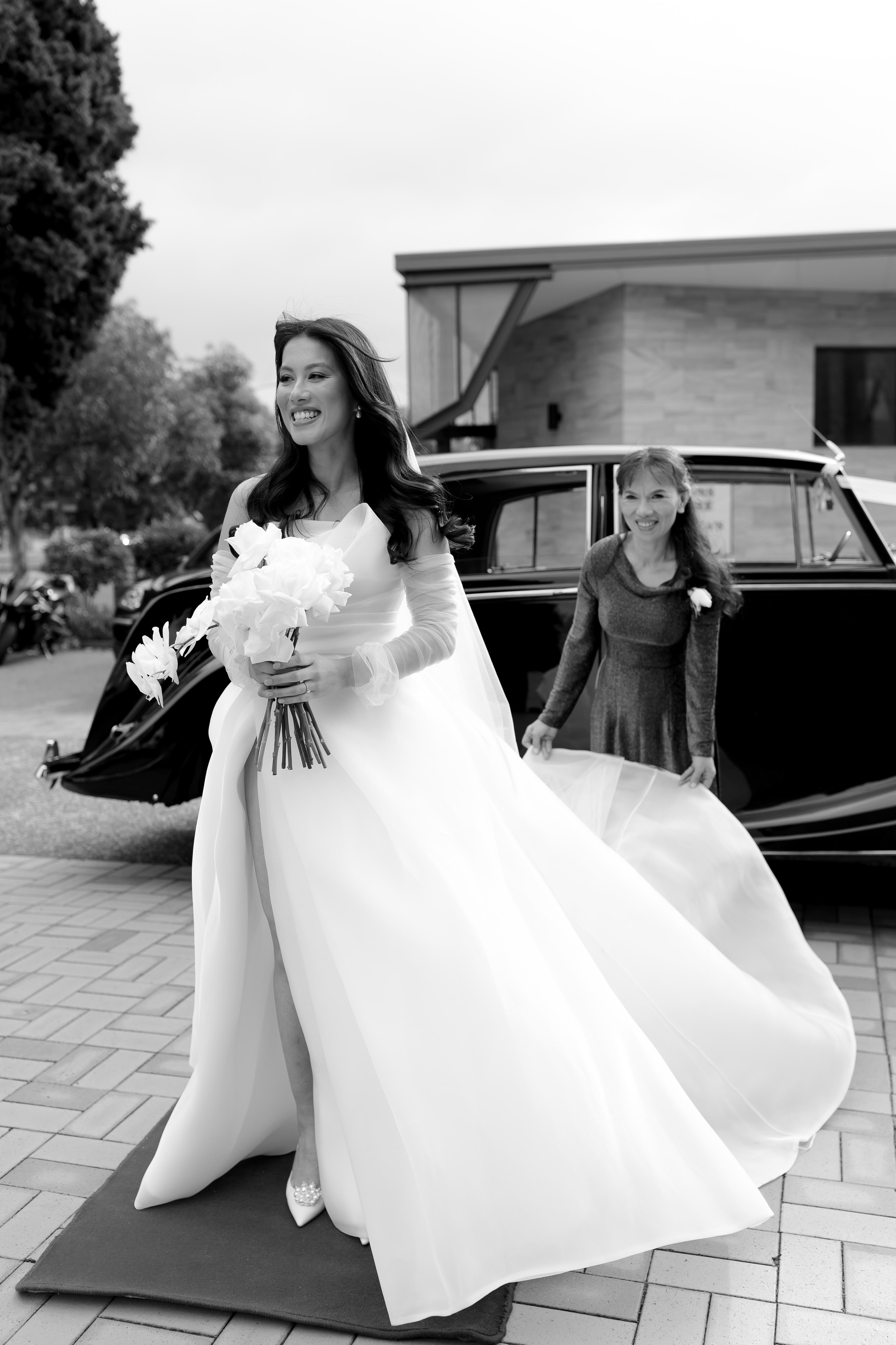 A Glamorous Summer Wedding at Bramleigh Estate 12