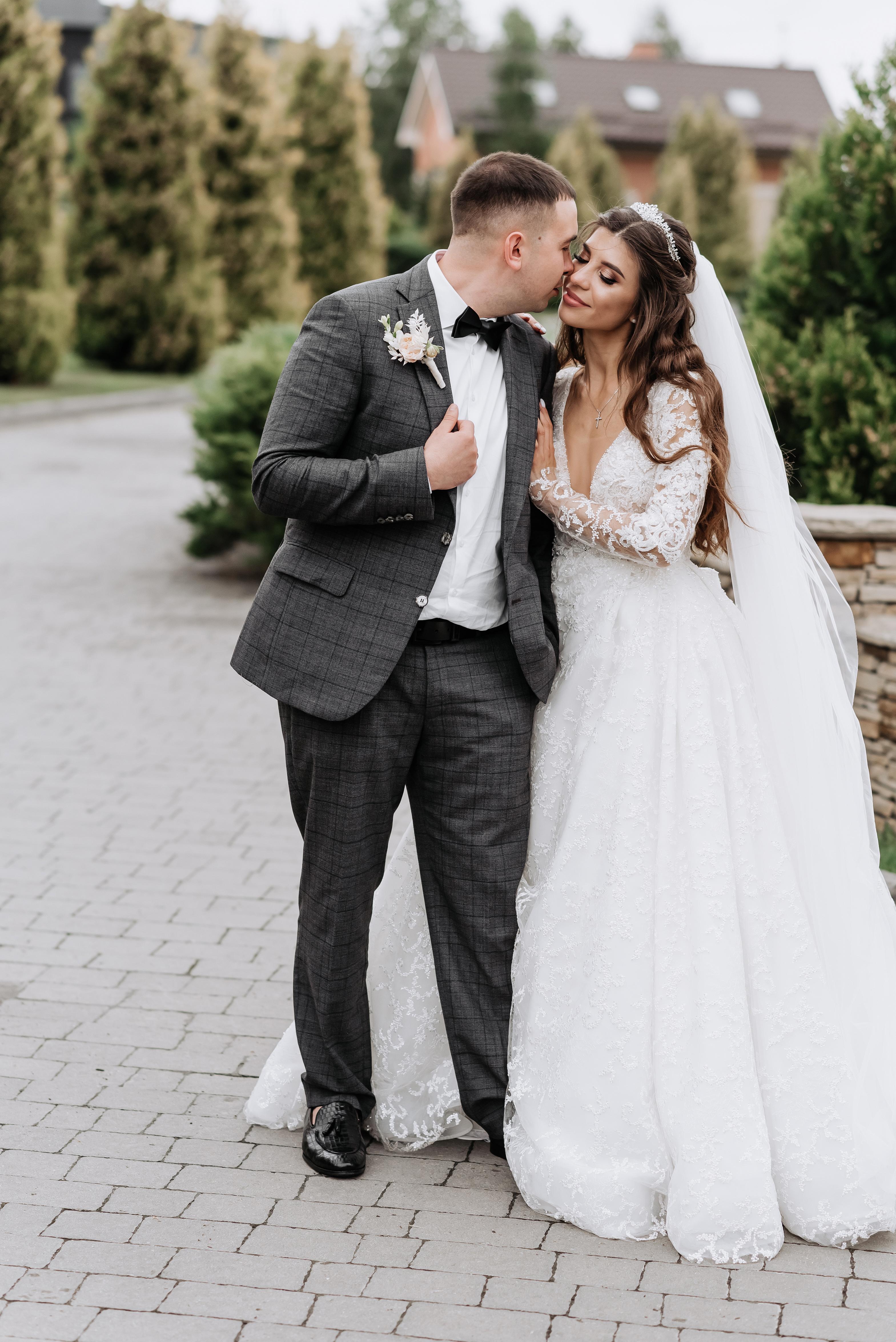 A Glamorous Summer Wedding at Panska Gora 13
