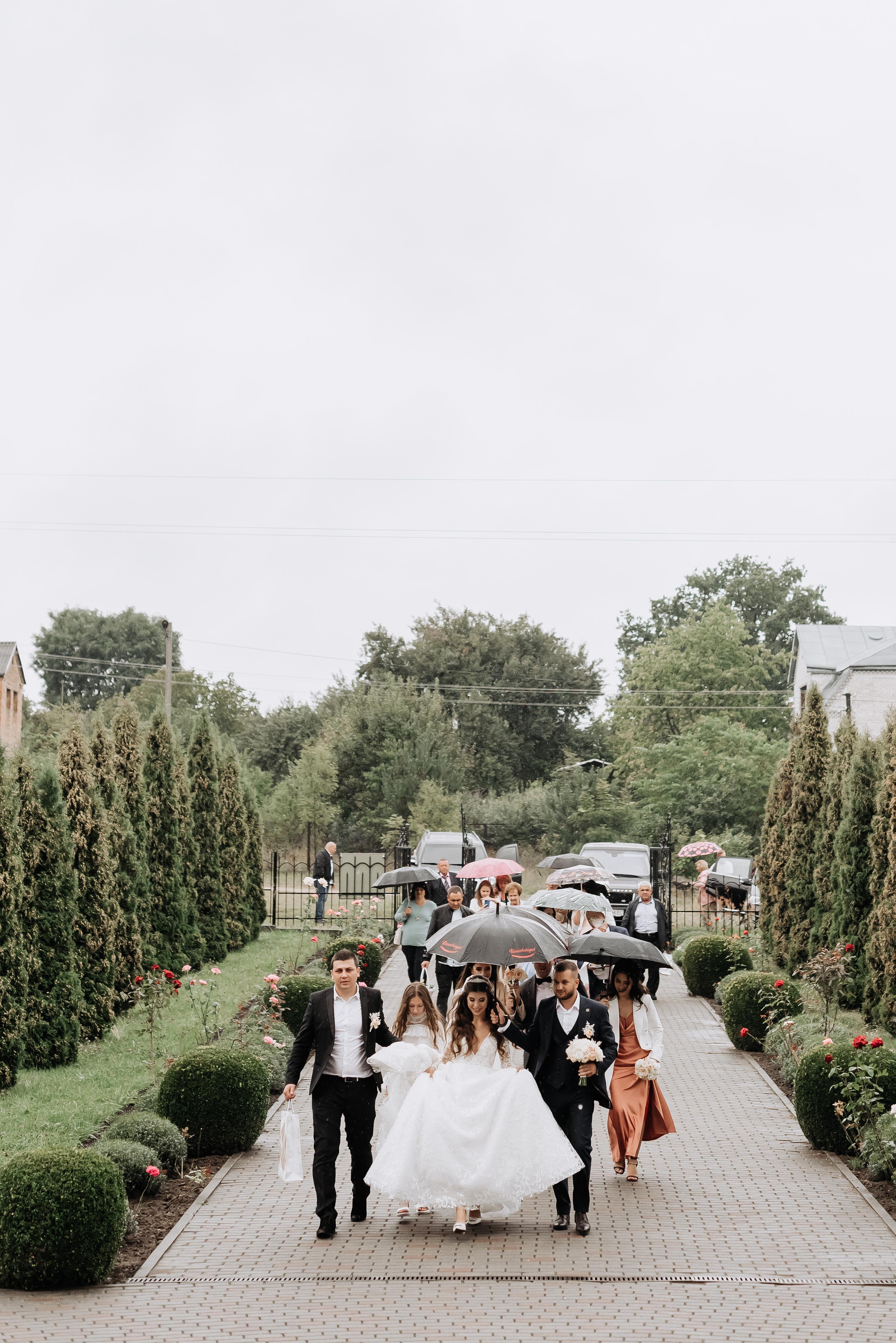 A Glamorous Summer Wedding at Panska Gora 14