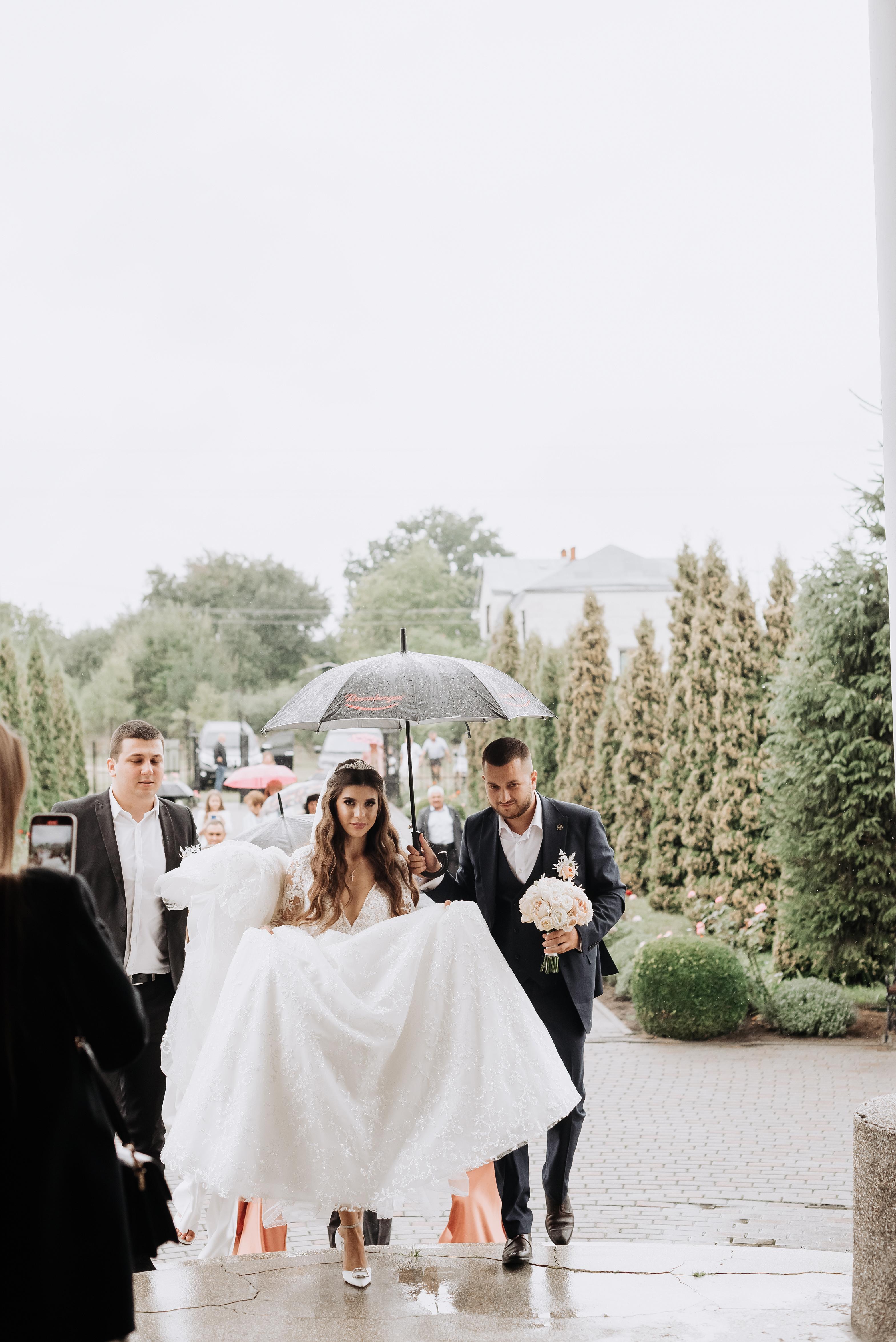 A Glamorous Summer Wedding at Panska Gora 5