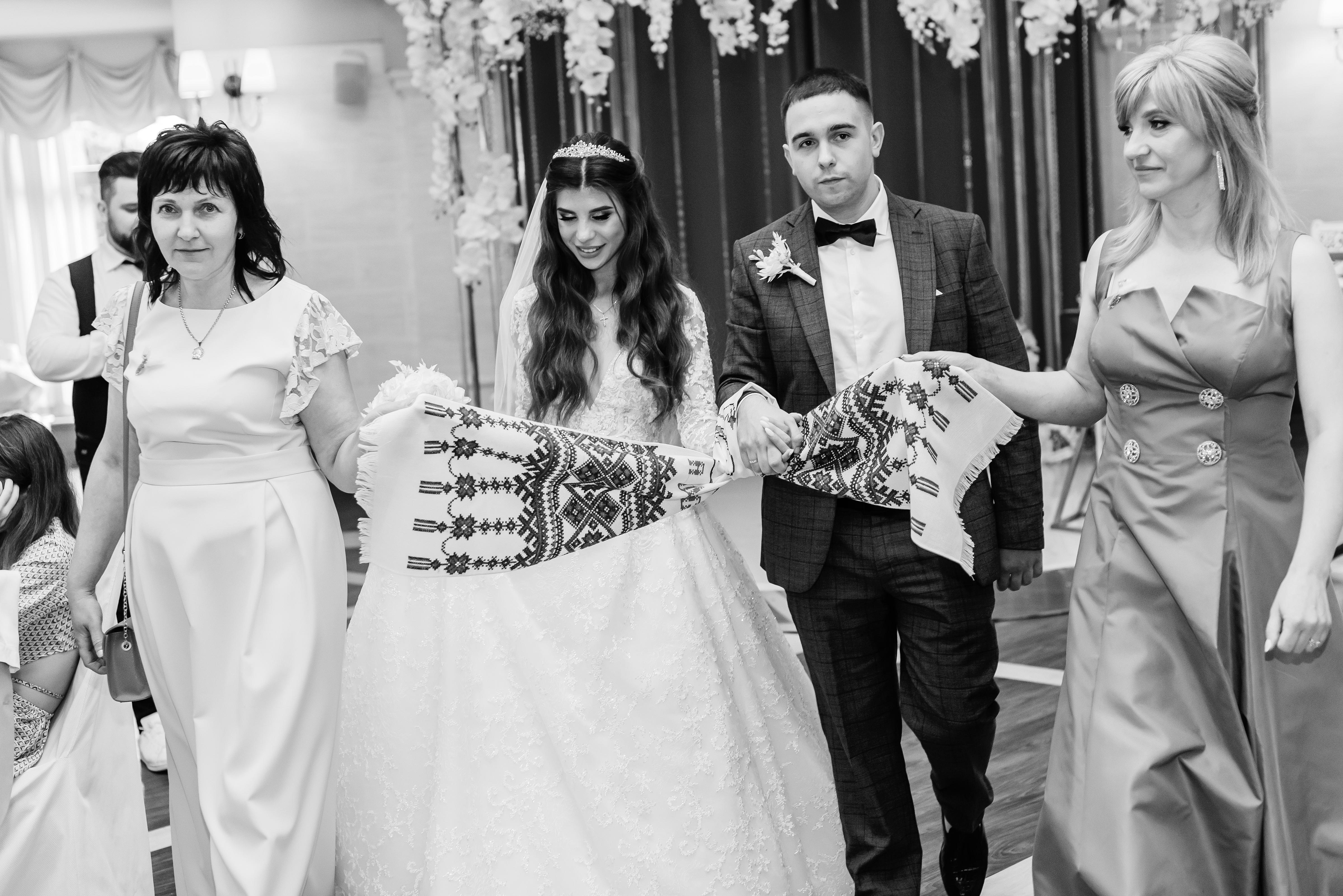A Glamorous Summer Wedding at Panska Gora 19