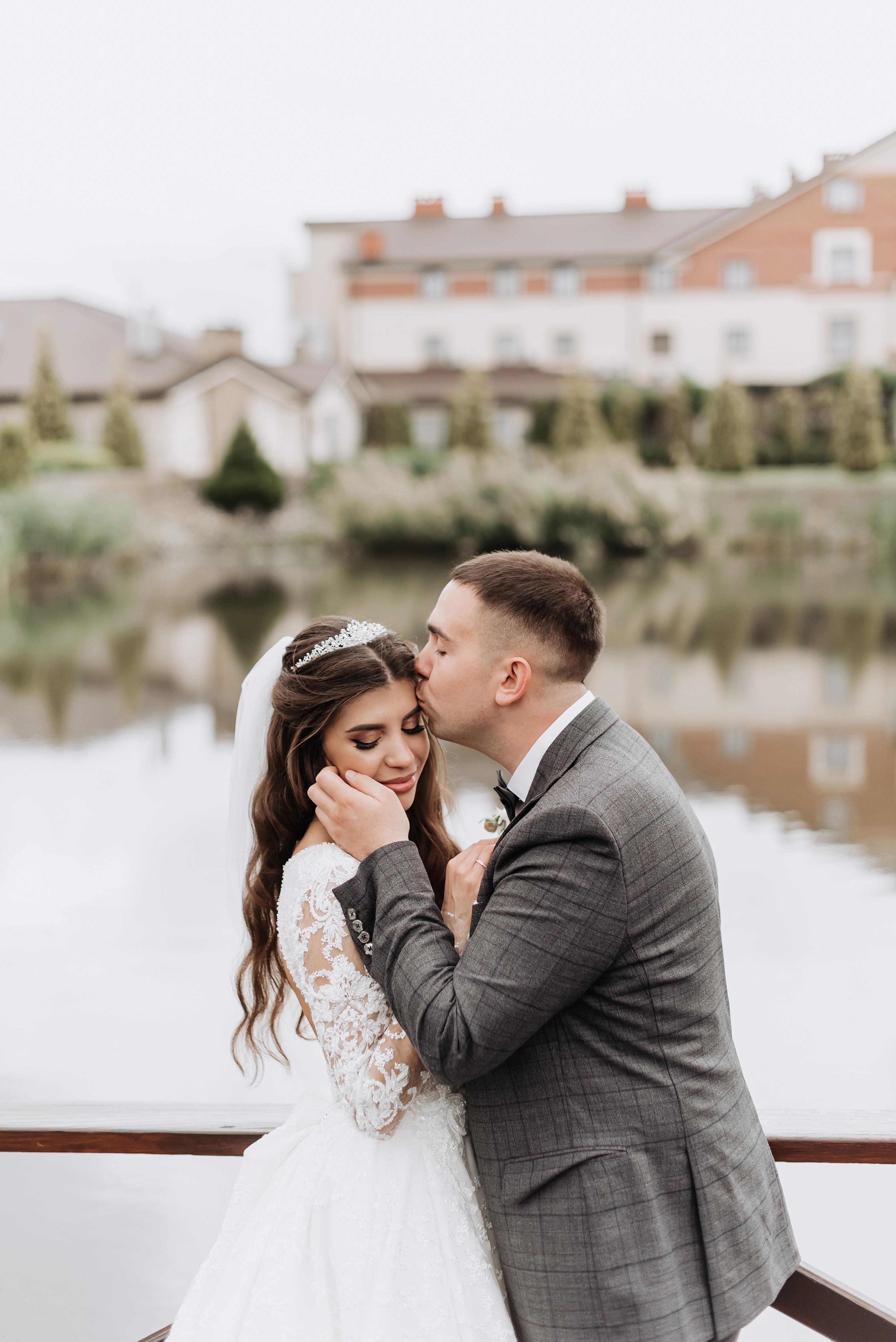A Glamorous Summer Wedding at Panska Gora 7