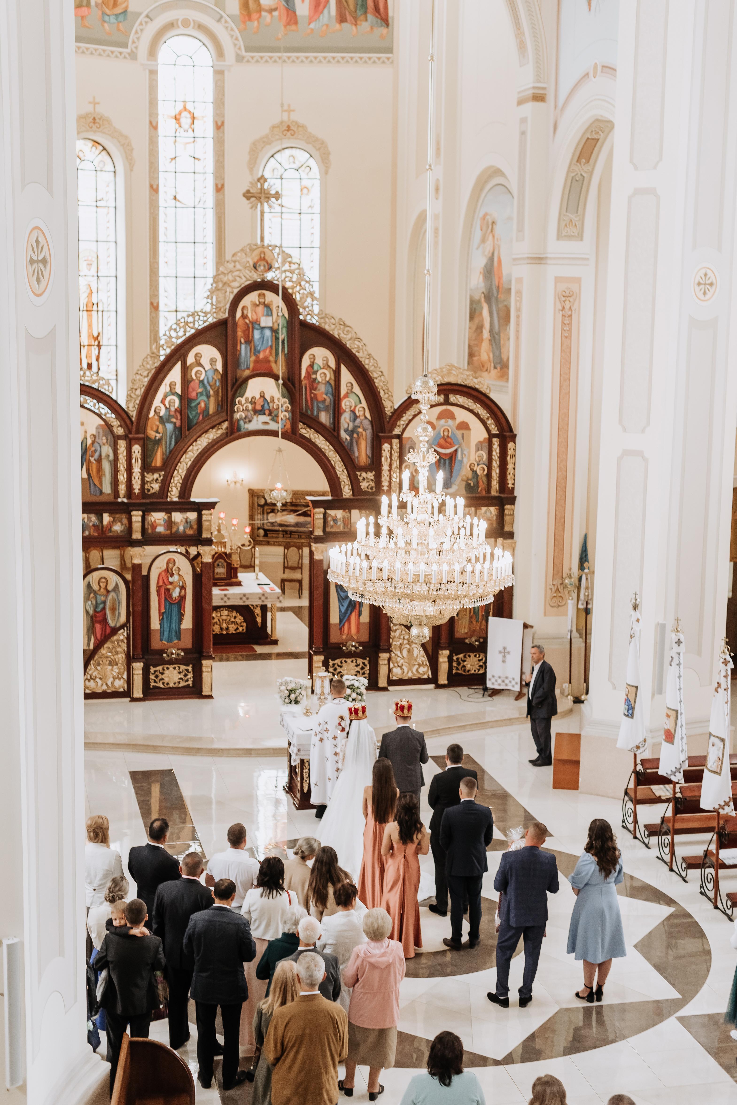 A Glamorous Summer Wedding at Panska Gora 15