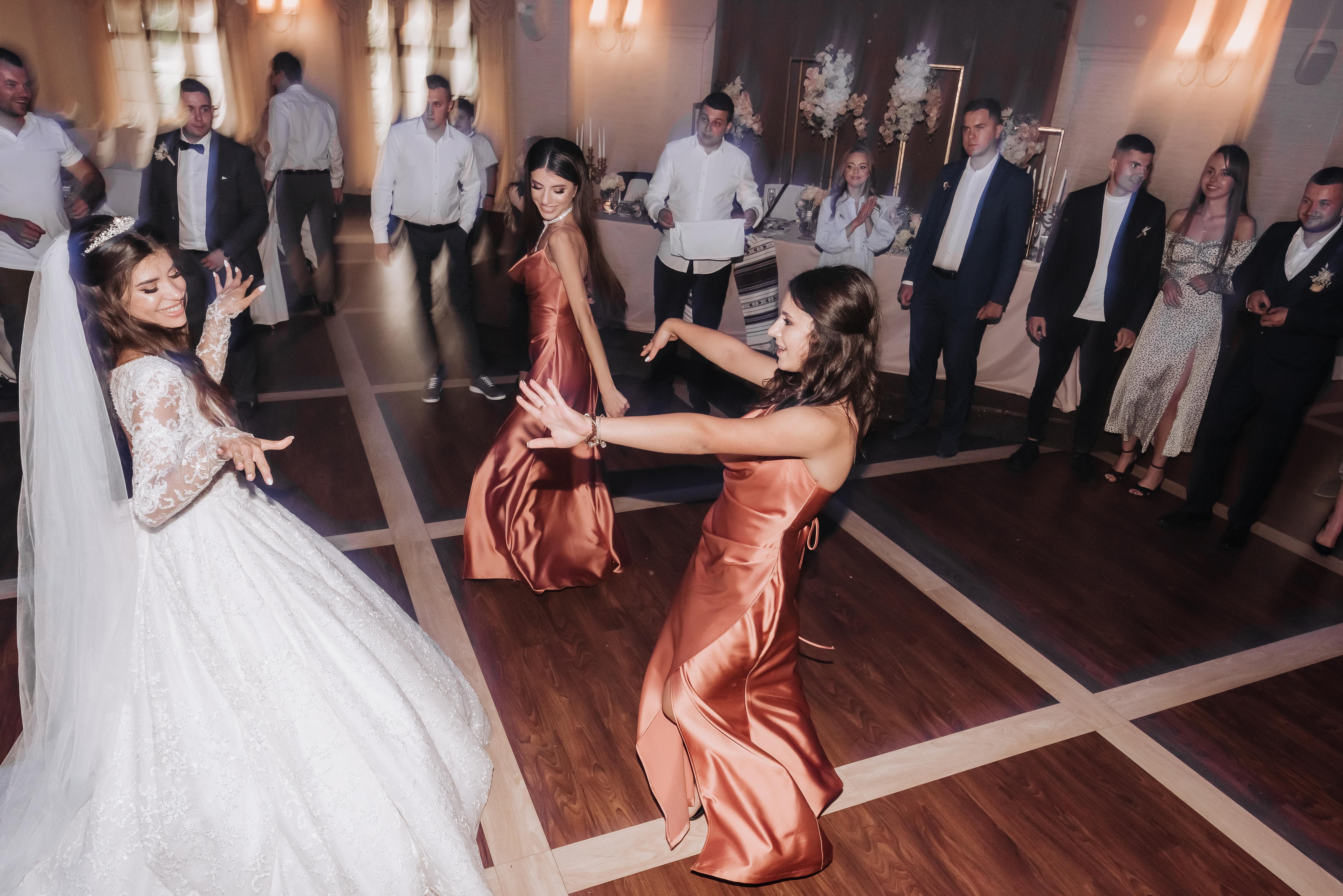 A Glamorous Summer Wedding at Panska Gora 40