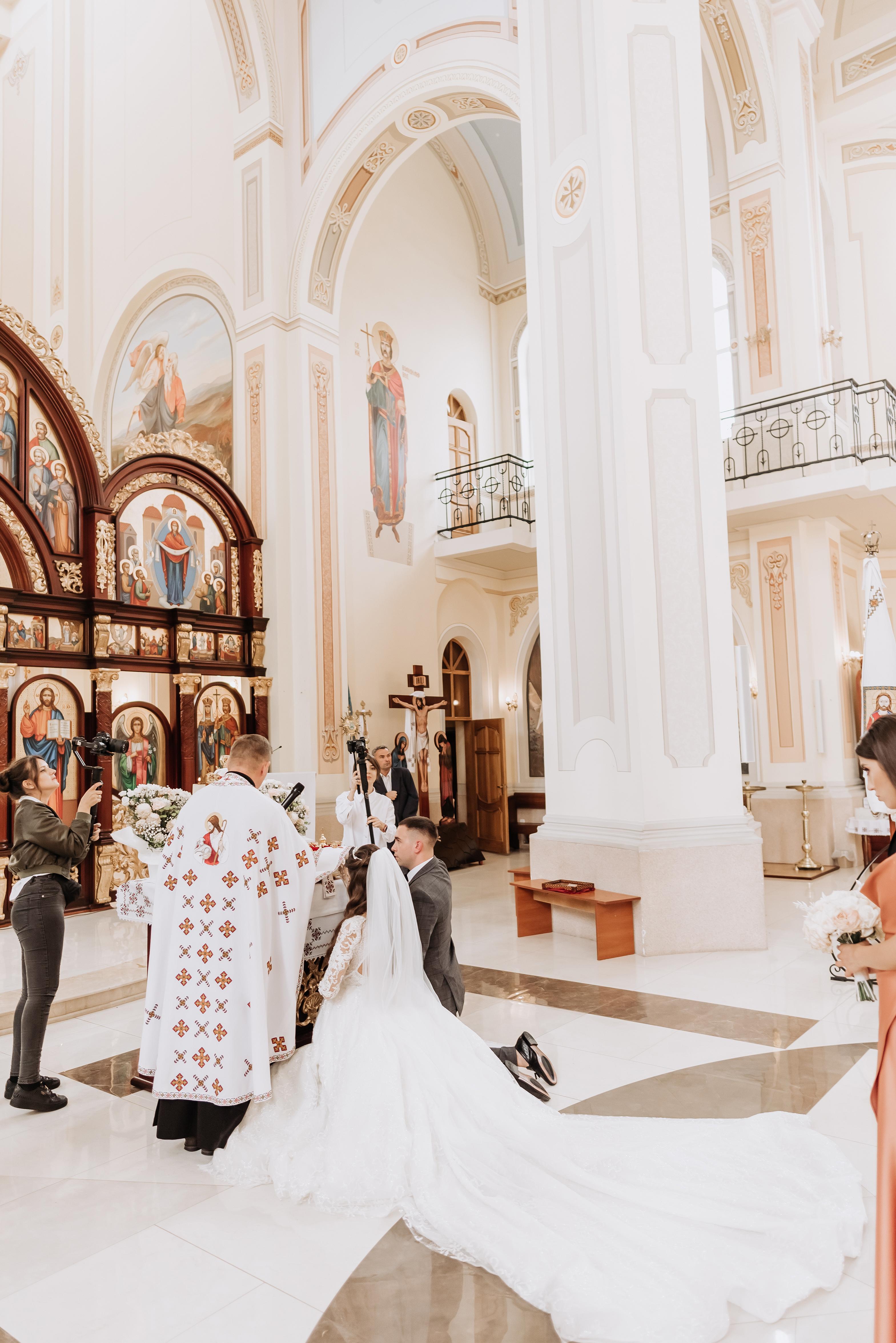 A Glamorous Summer Wedding at Panska Gora 8