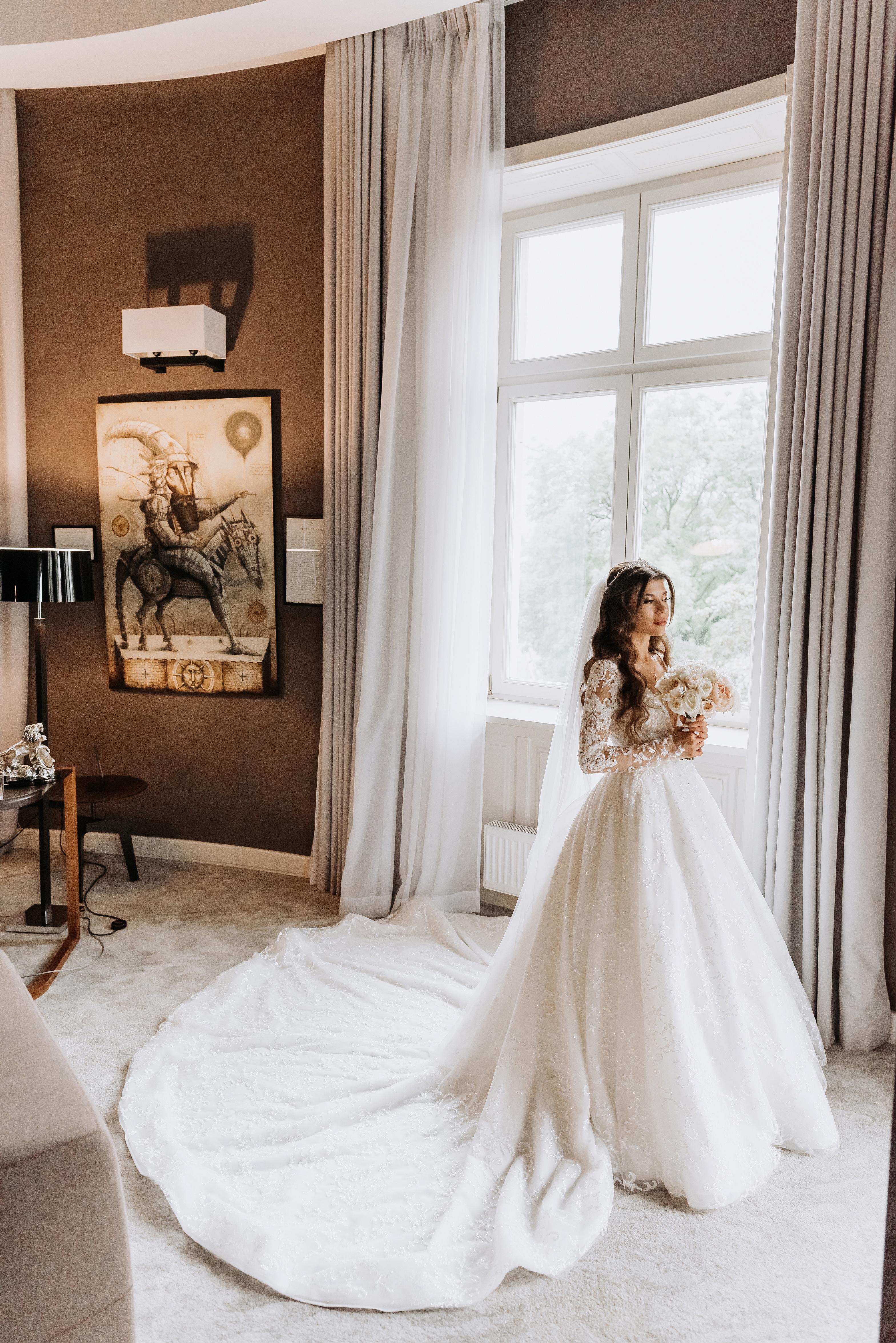 A Glamorous Summer Wedding at Panska Gora 32